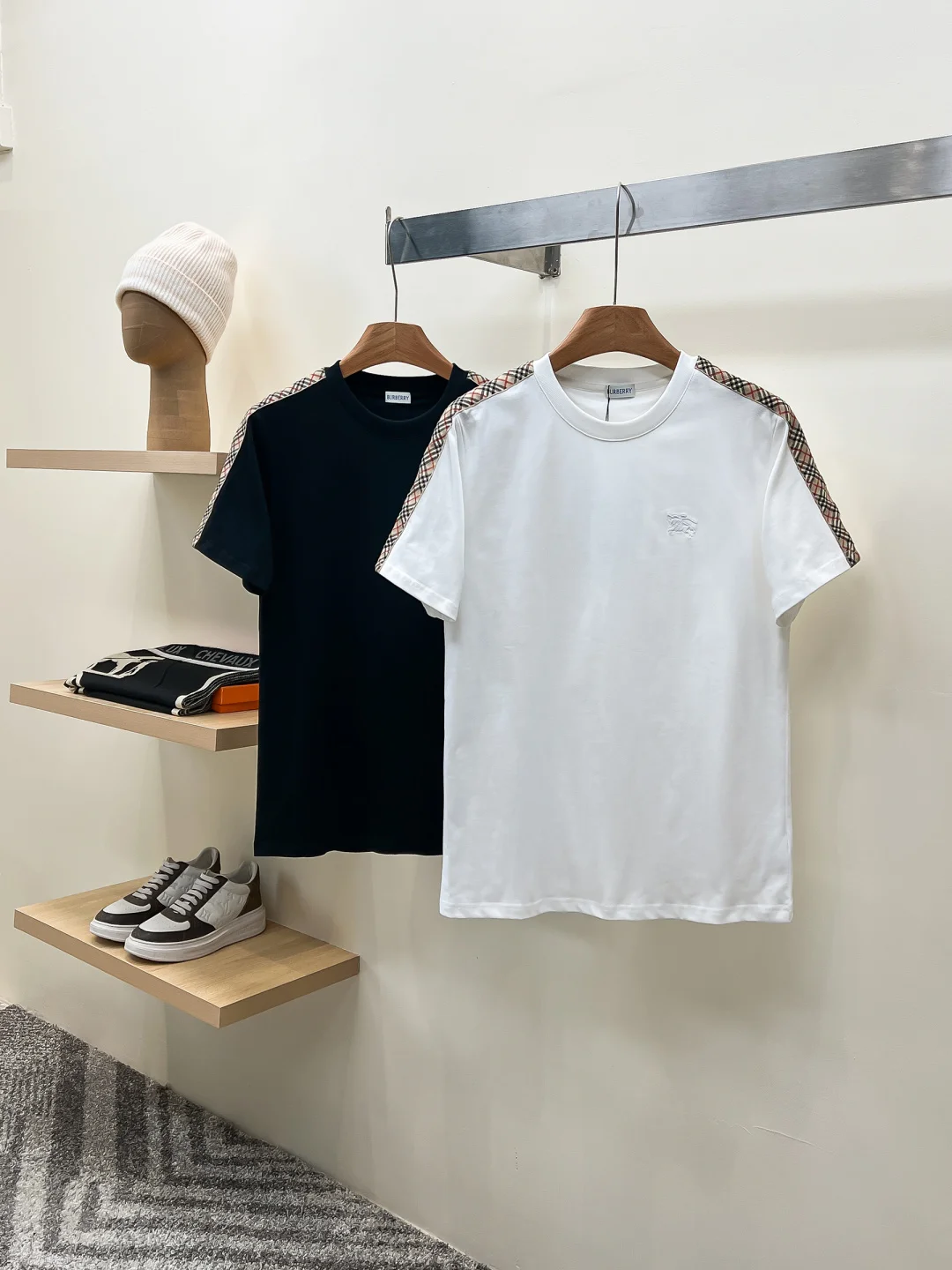 巴宝莉 S新品.时尚休闲圆领短袖