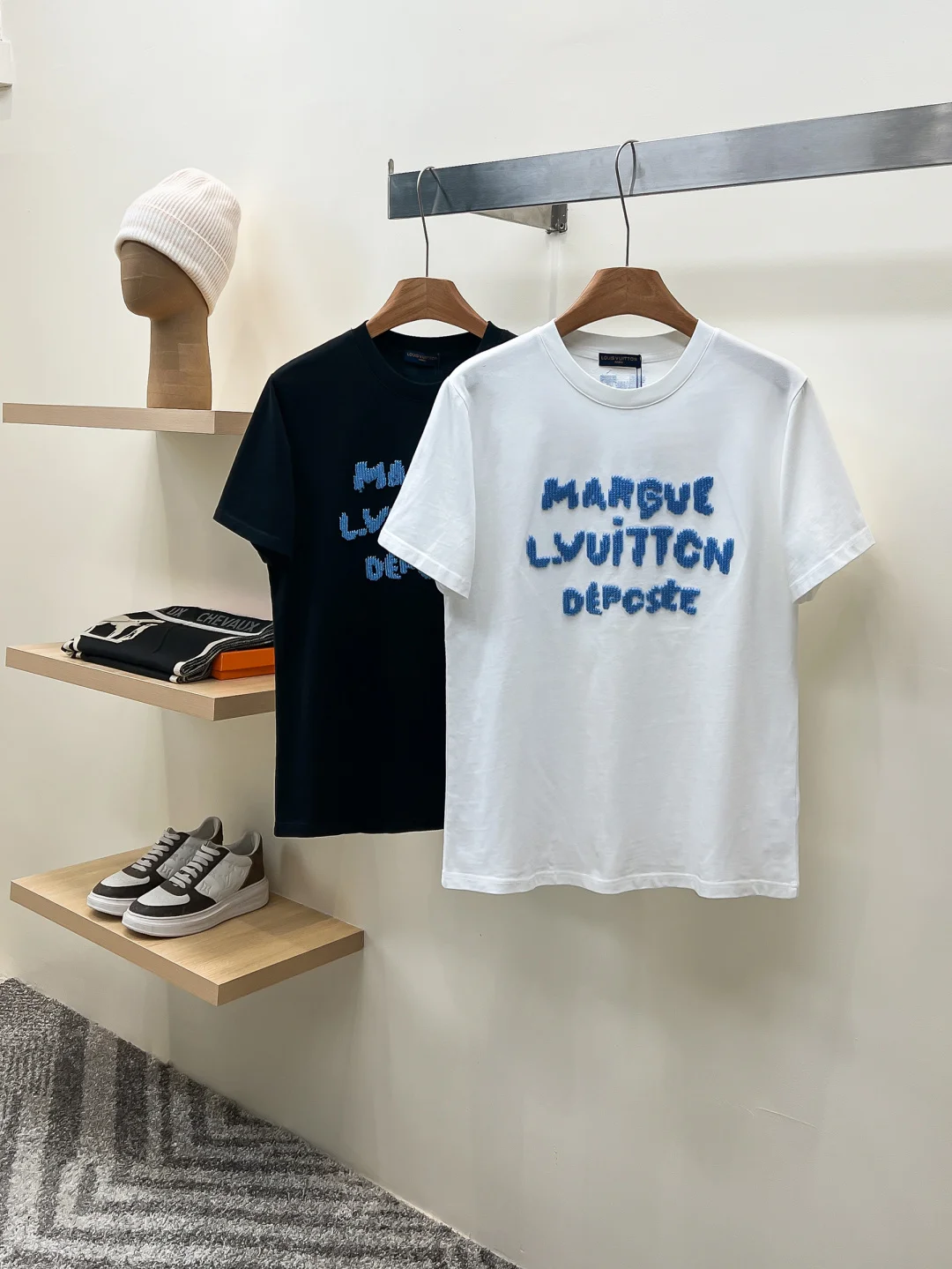 LV 新品驴牌lv男士新款圆领短袖 LV 新品驴牌lv男士新款圆领短袖