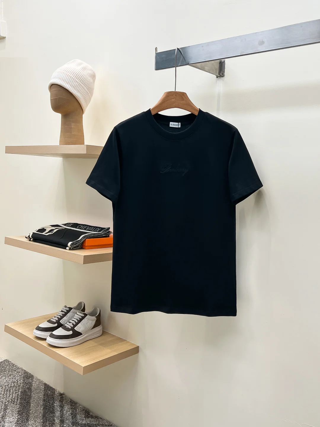 巴宝莉  BUR春夏手工贴布绣加高密度包边刺绣圆领短袖