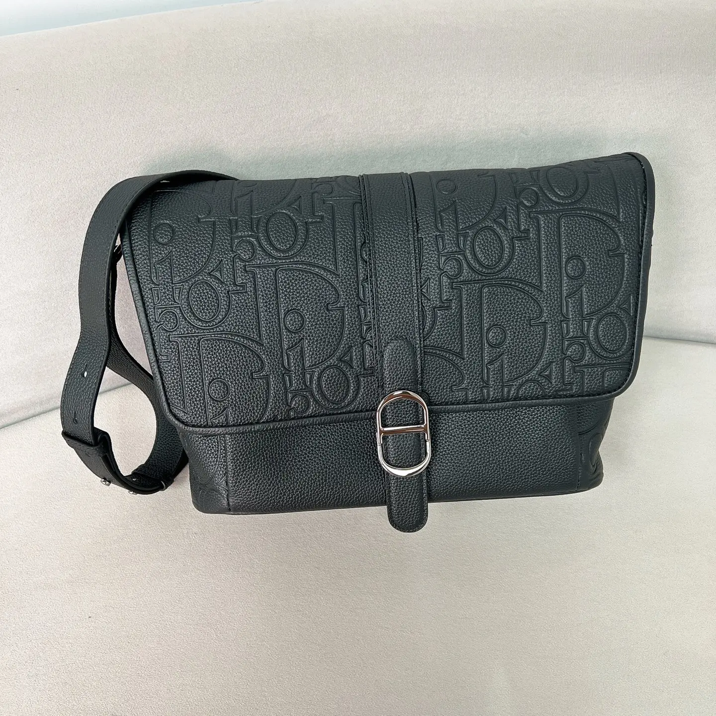 迪奥 新品首发 Daily翻盖信使包 男士斜挎包 迪奥 新品首发 Daily翻盖信使包 男士斜挎包