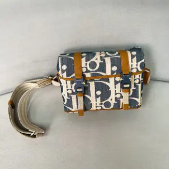 新品首发HitTheRoad牛仔配皮翻盖信使包 男士斜挎包 高仿迪奥男包