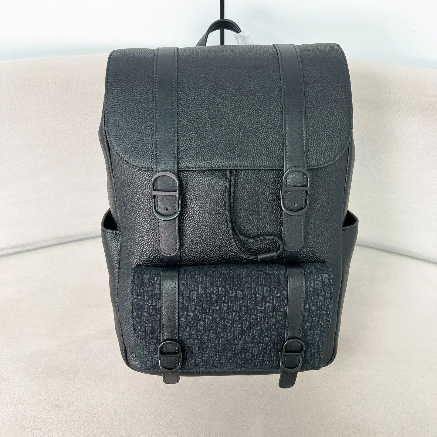 迪奥 2026男士春季新品Daily翻盖双肩背包 男士双肩包 迪奥 2026男士春季新品Daily翻盖双肩背包 男士双肩包