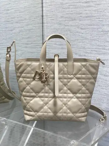 银油蜡皮Toujours竖版系列迷你斜挎包 女士斜挎包高仿迪奥女包