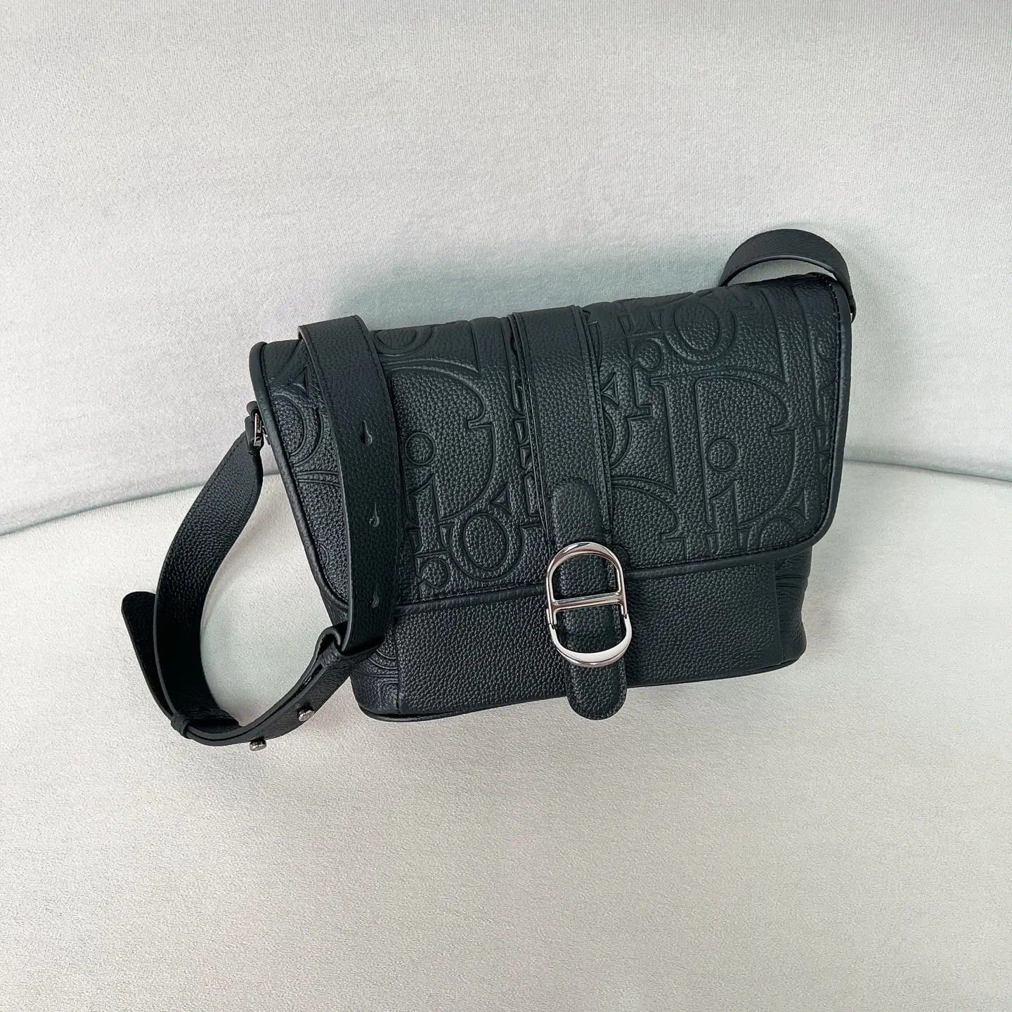 迪奥 新品首发 Daily翻盖信使包 男士斜挎包 迪奥 新品首发 Daily翻盖信使包 男士斜挎包