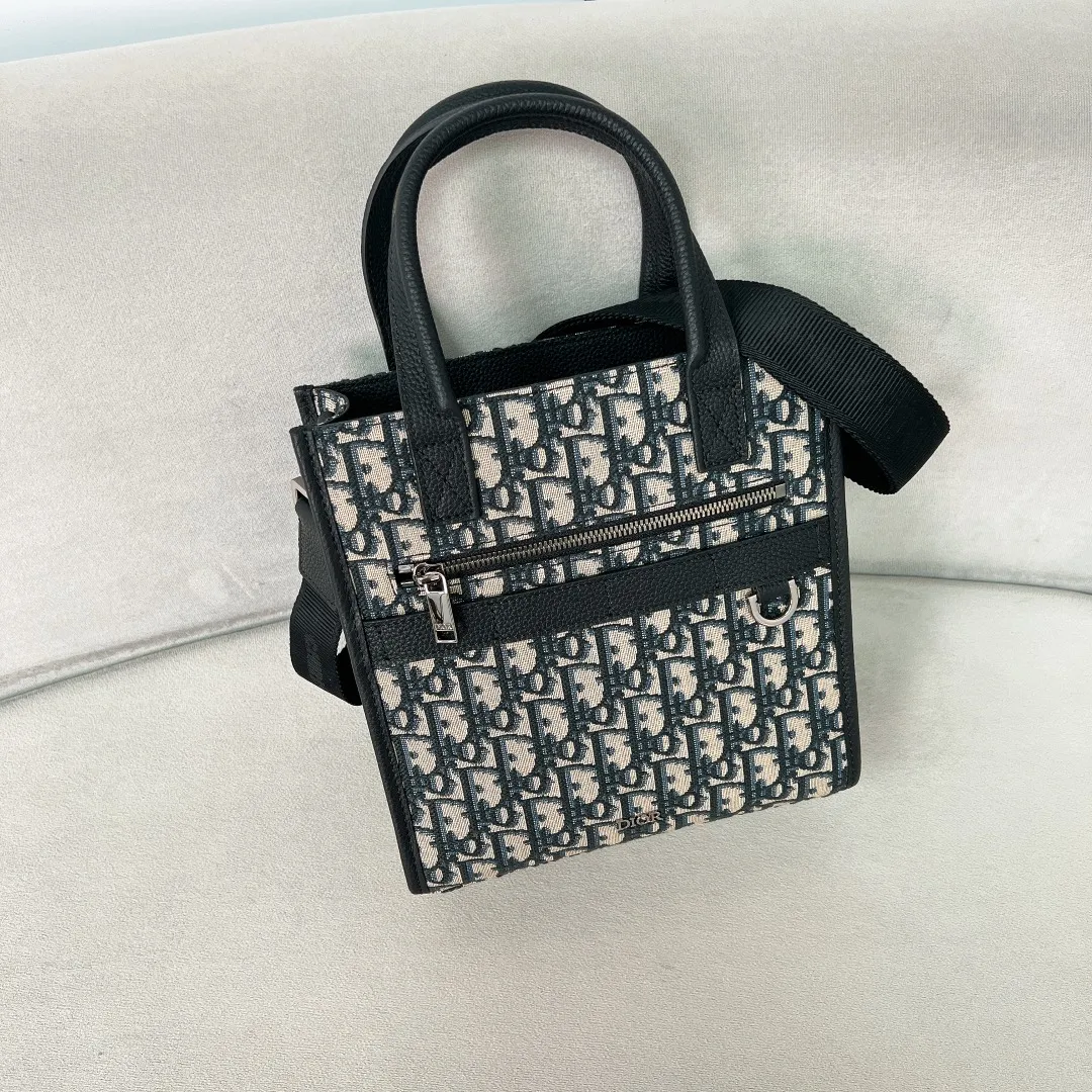 迪奥 早春新品男士SafariNorth-South手袋 男士单肩包