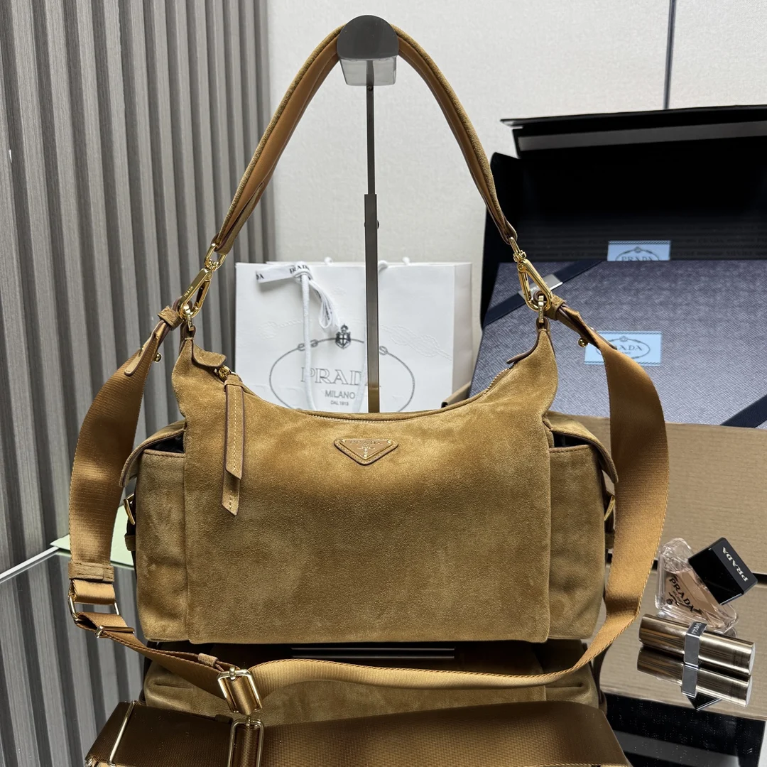 普拉达 1BC264 新款探索包 斜挎包 普拉达 1BC264 新款探索包 斜挎包