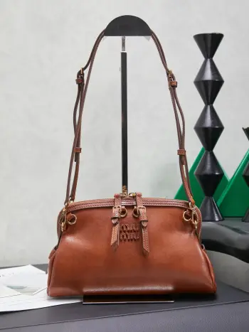 5BF131 Miu新品特色款式贝壳双肩包 双肩包 高仿缪缪女包