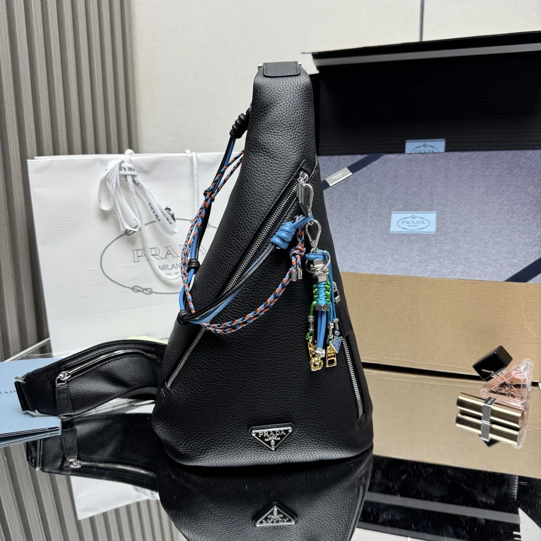 普拉达 2VZ092 新款胸包 胸包