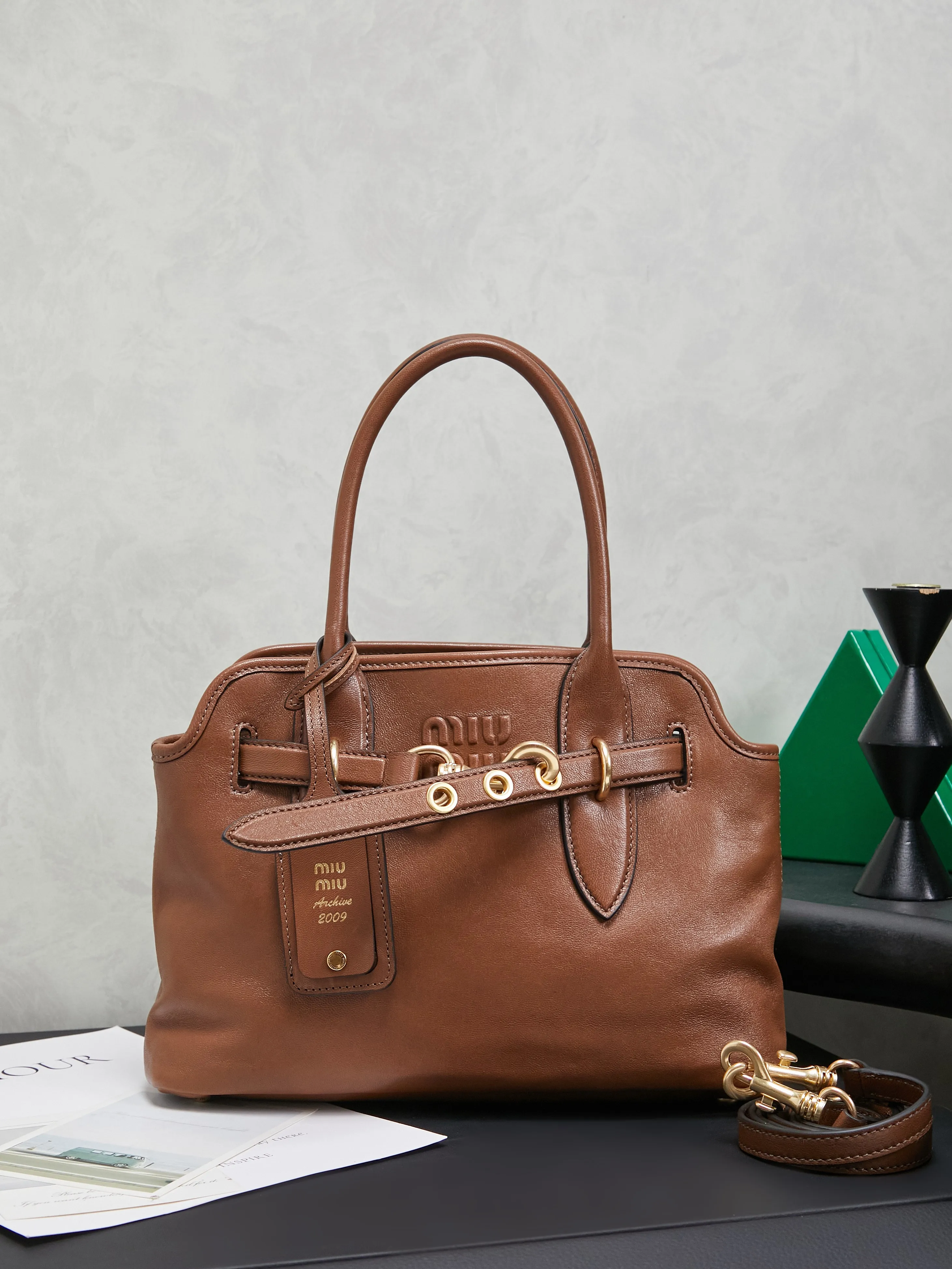 缪缪 5BA292 新品中古托特包 单肩包 缪缪 5BA292 新品中古托特包 单肩包