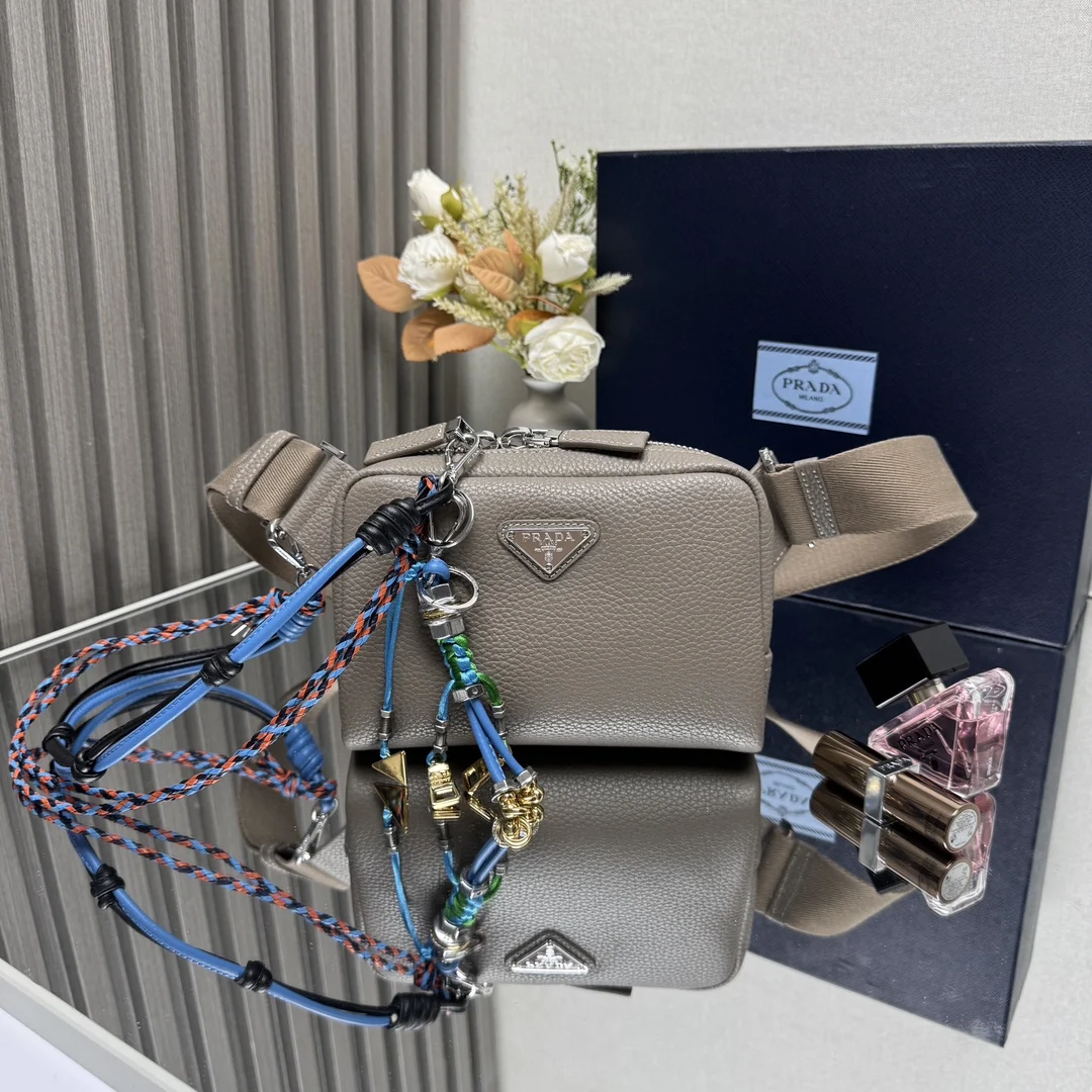 普拉达 2VH184 新品胸包 单肩包胸包