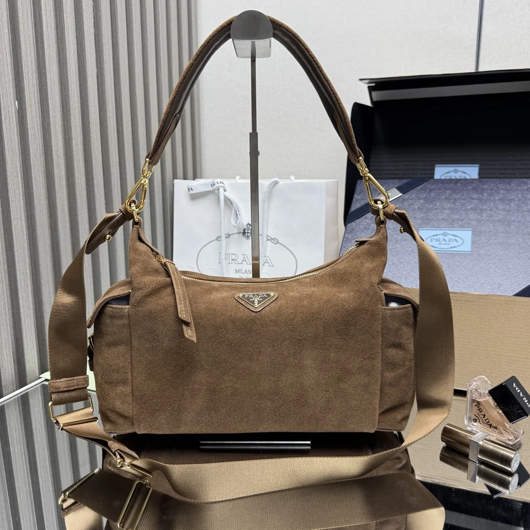 普拉达 1BC264 新款探索包 斜挎包 普拉达 1BC264 新款探索包 斜挎包