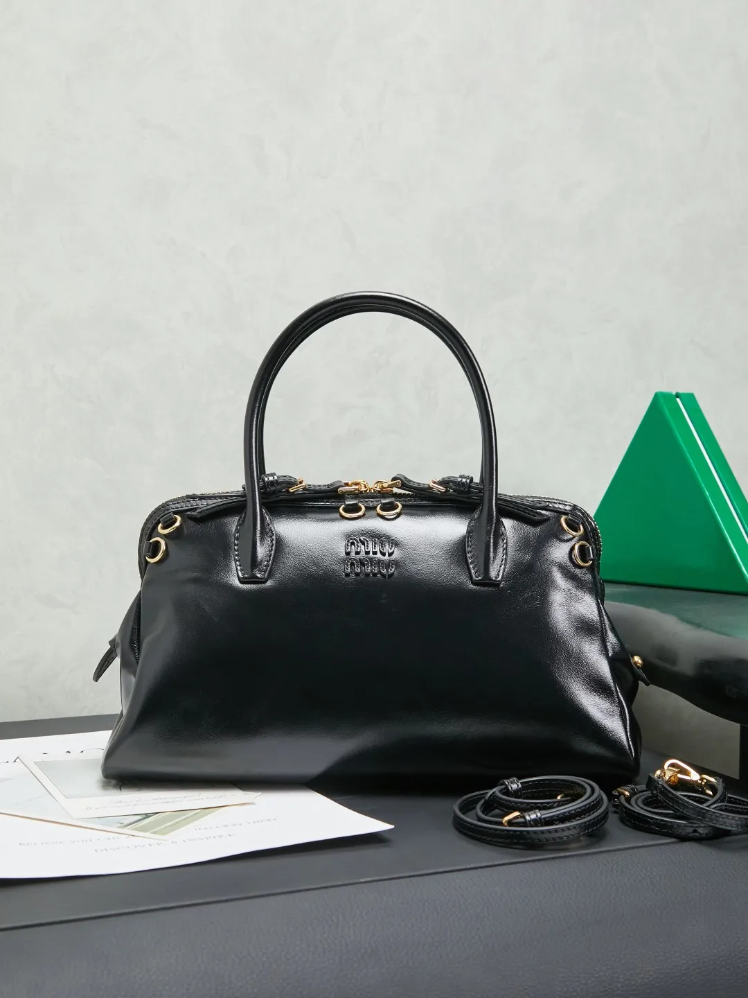 缪缪 5BA303 Miumiu新款贝壳包 斜挎包 缪缪 5BA303 Miumiu新款贝壳包 斜挎包