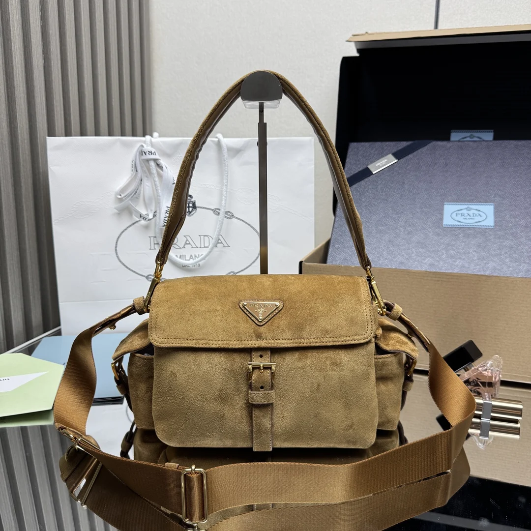 普拉达 1BD394 新款探索包 斜挎包 普拉达 1BD394 新款探索包 斜挎包