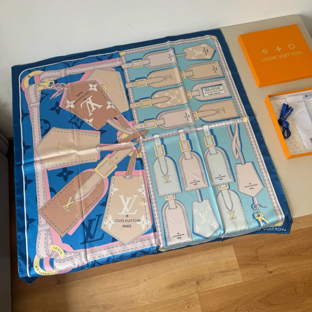 LV LV新款丝绸方形围巾