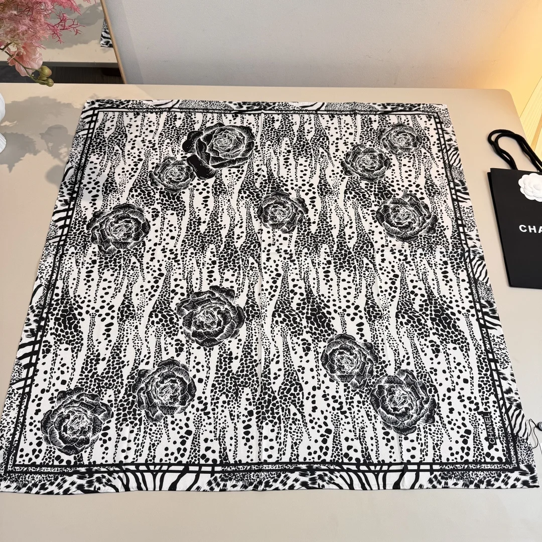 香奈儿 原单小香90cm真丝方巾 香奈儿 原单小香90cm真丝方巾