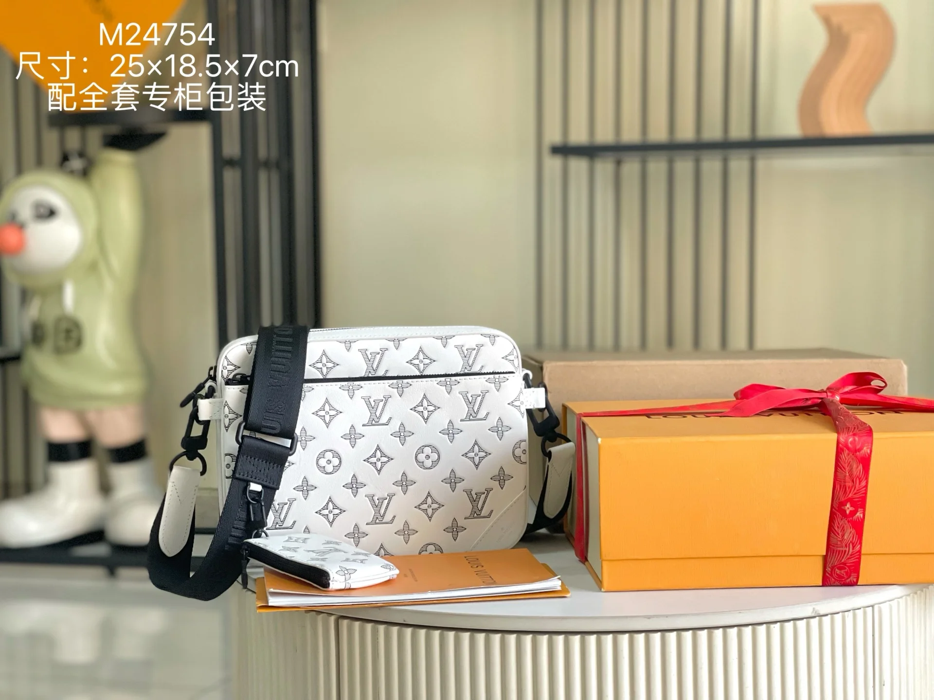 LV M24754 意大利A级皮料肩背包 斜挎包