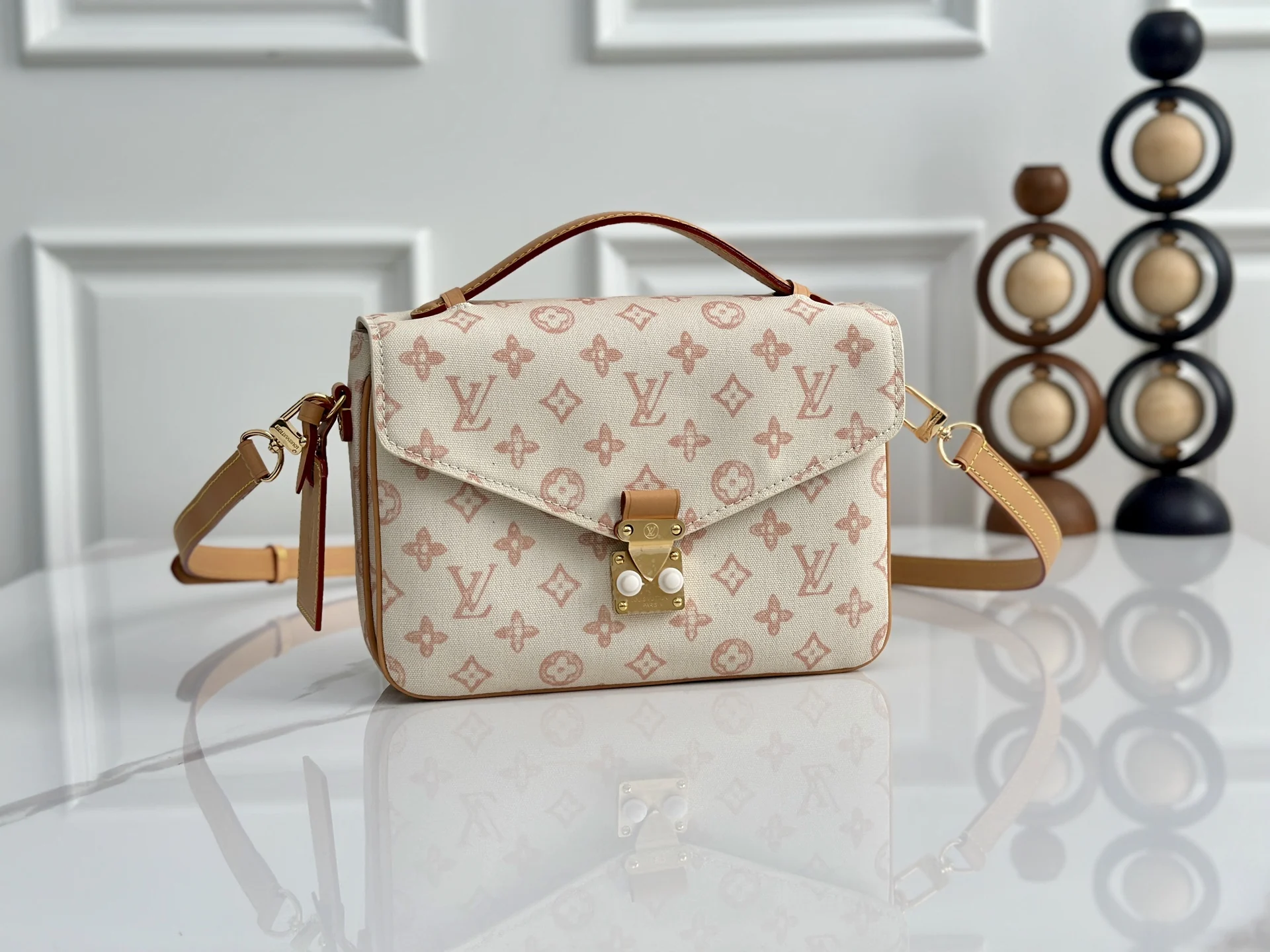 LV M28290 163动态芯片手包 斜挎包 LV M28290 163动态芯片手包 斜挎包