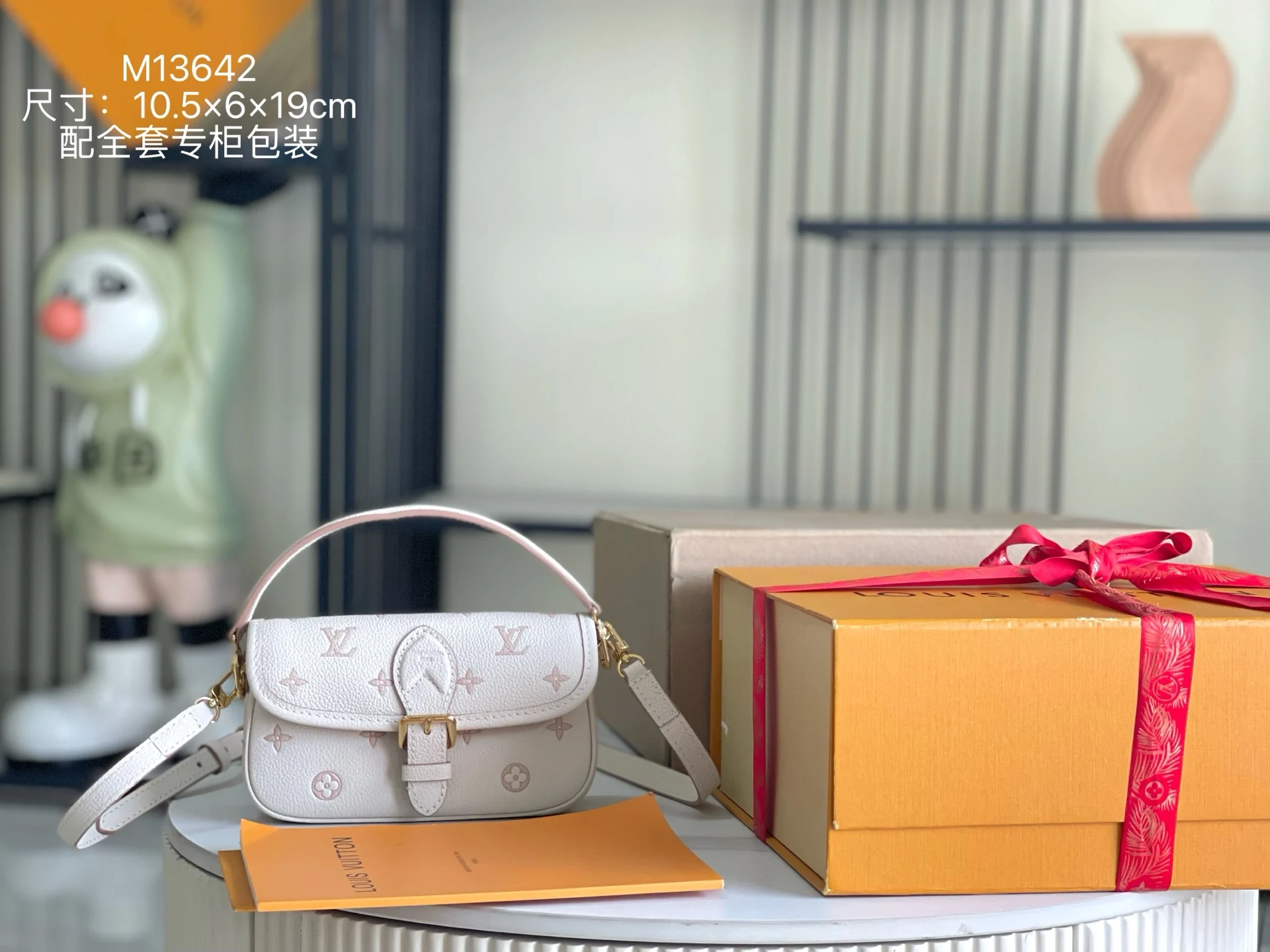 LV M13642 意大利A级皮料手提包 斜挎包