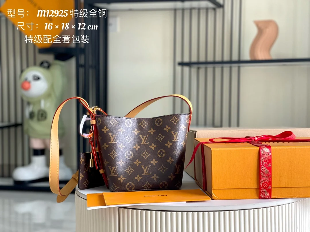 LV M12925  意大利A级真皮手提包  斜挎包