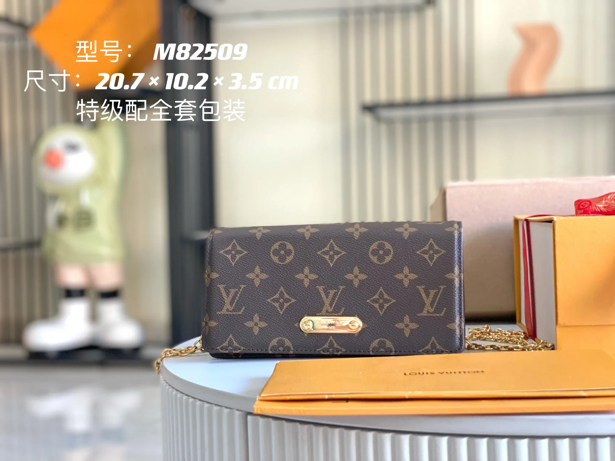LV M82509 意大利A级老花皮料手拿包 斜挎包 LV M82509 意大利A级老花皮料手拿包 斜挎包
