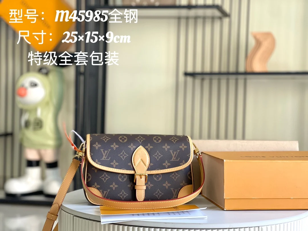 LV M45985 老花黑皮料肩背包 斜挎包
