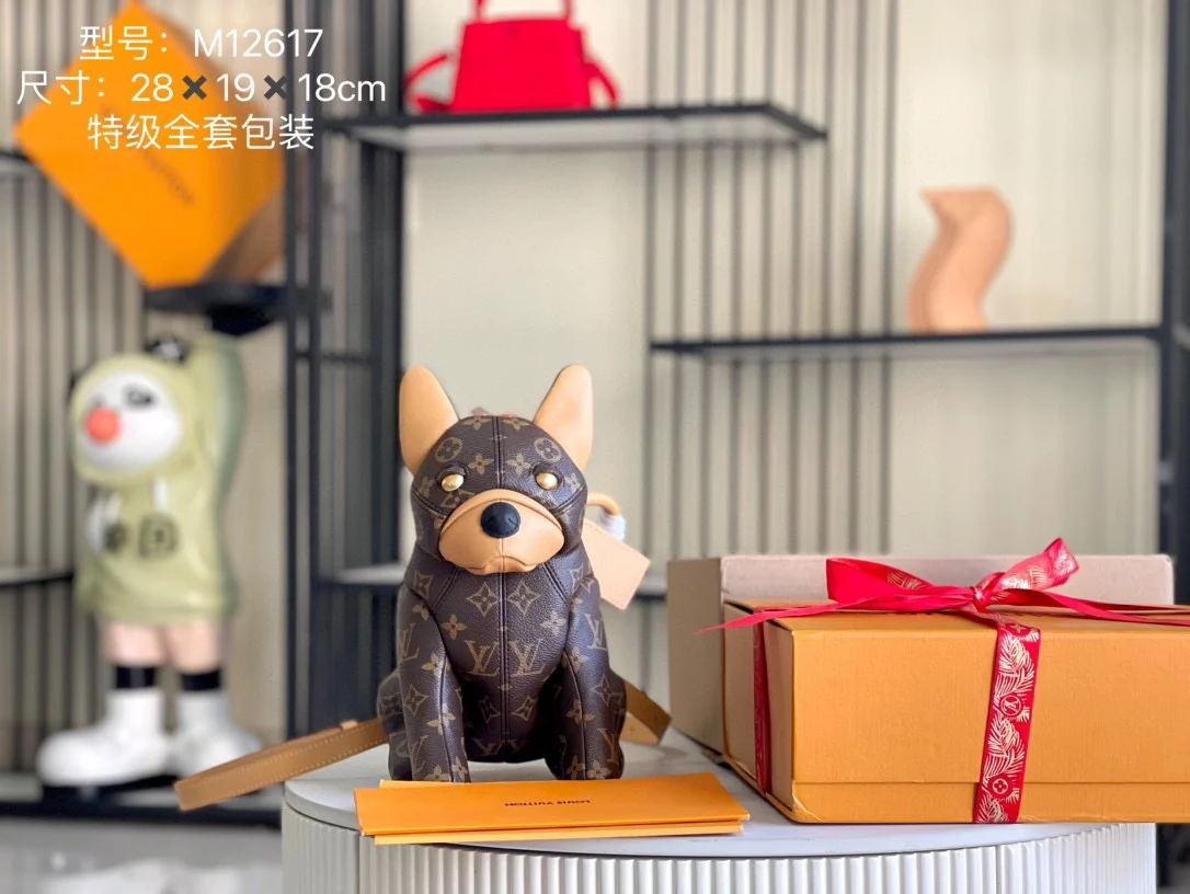 LV M12617 王鹤棣同款法斗犬真皮肩背包 斜挎包