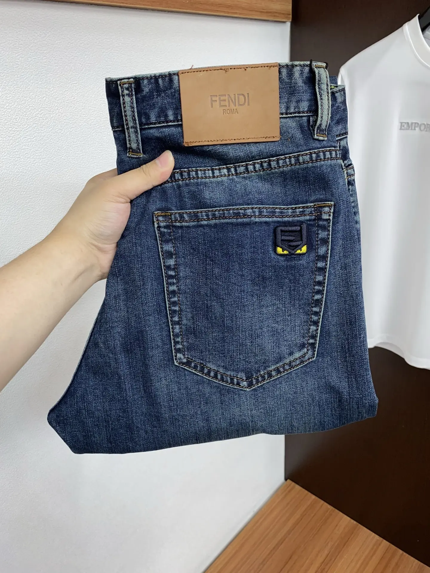 芬迪 2026ss春夏新款修身小直筒牛仔裤