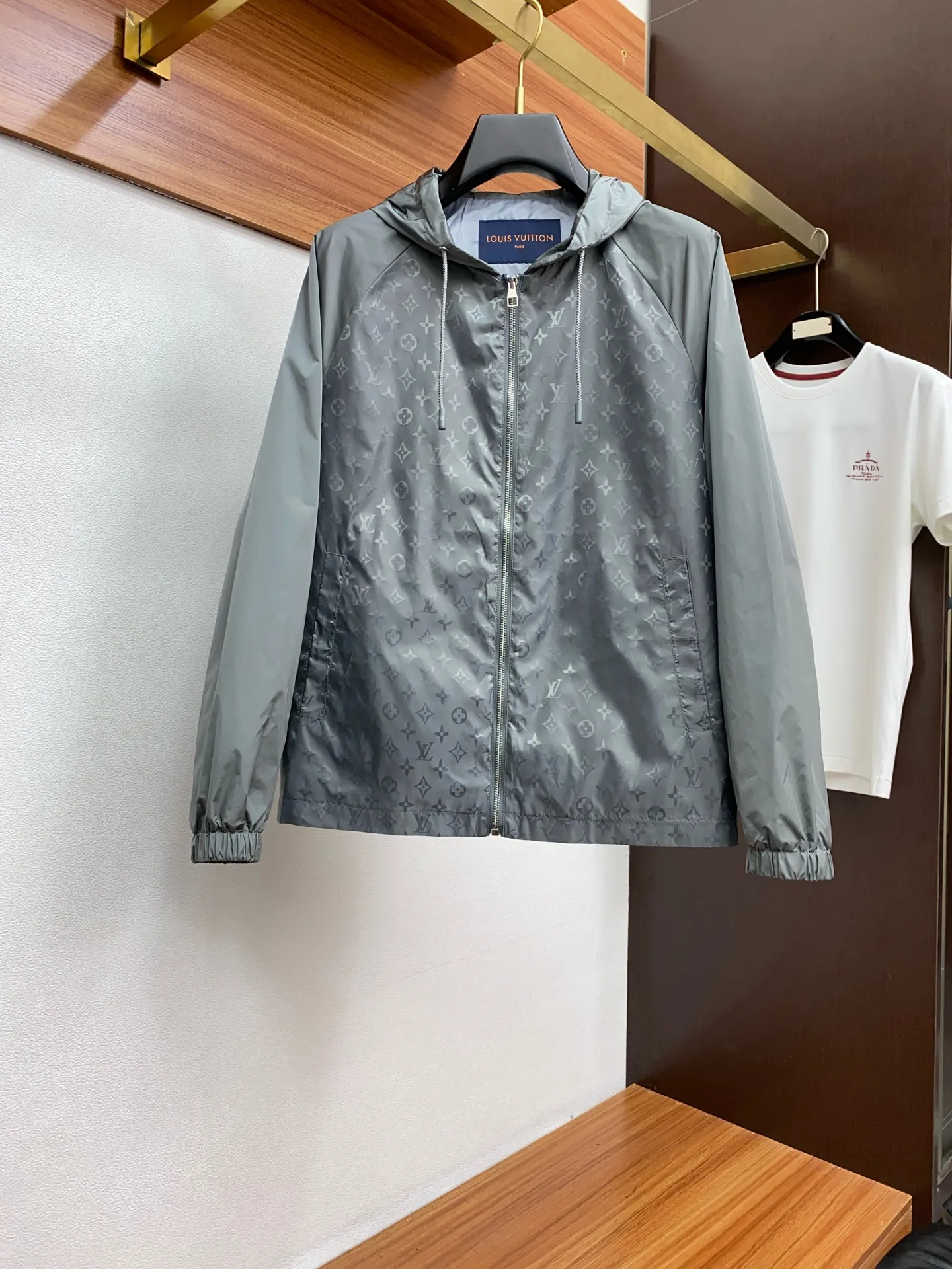 LV 2026新款男士休闲定制夹克外套 LV 2026新款男士休闲定制夹克外套