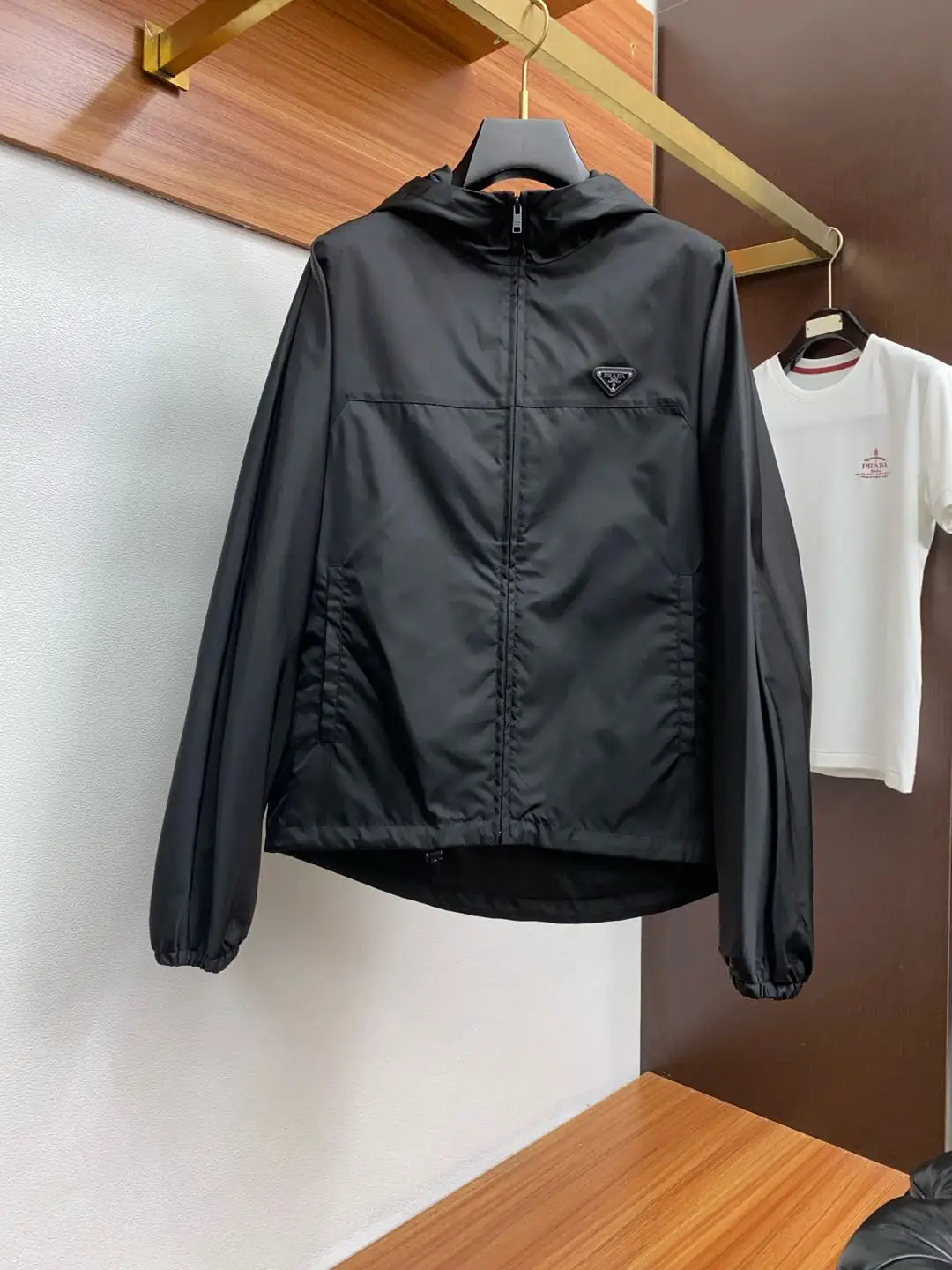 普拉达 2026新款男士连帽夹克男装外套 普拉达 2026新款男士连帽夹克男装外套