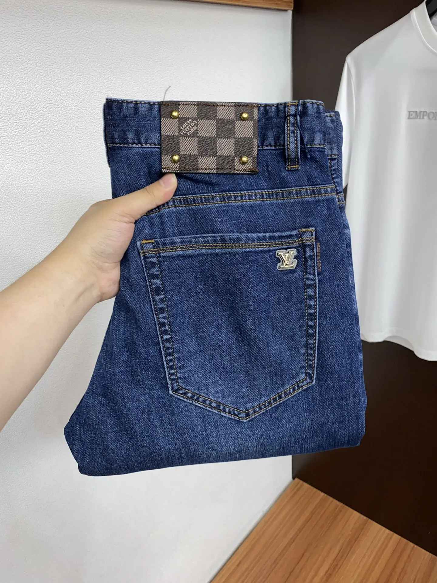 LV 2026ss春夏新款修身小直筒牛仔裤 LV 2026ss春夏新款修身小直筒牛仔裤