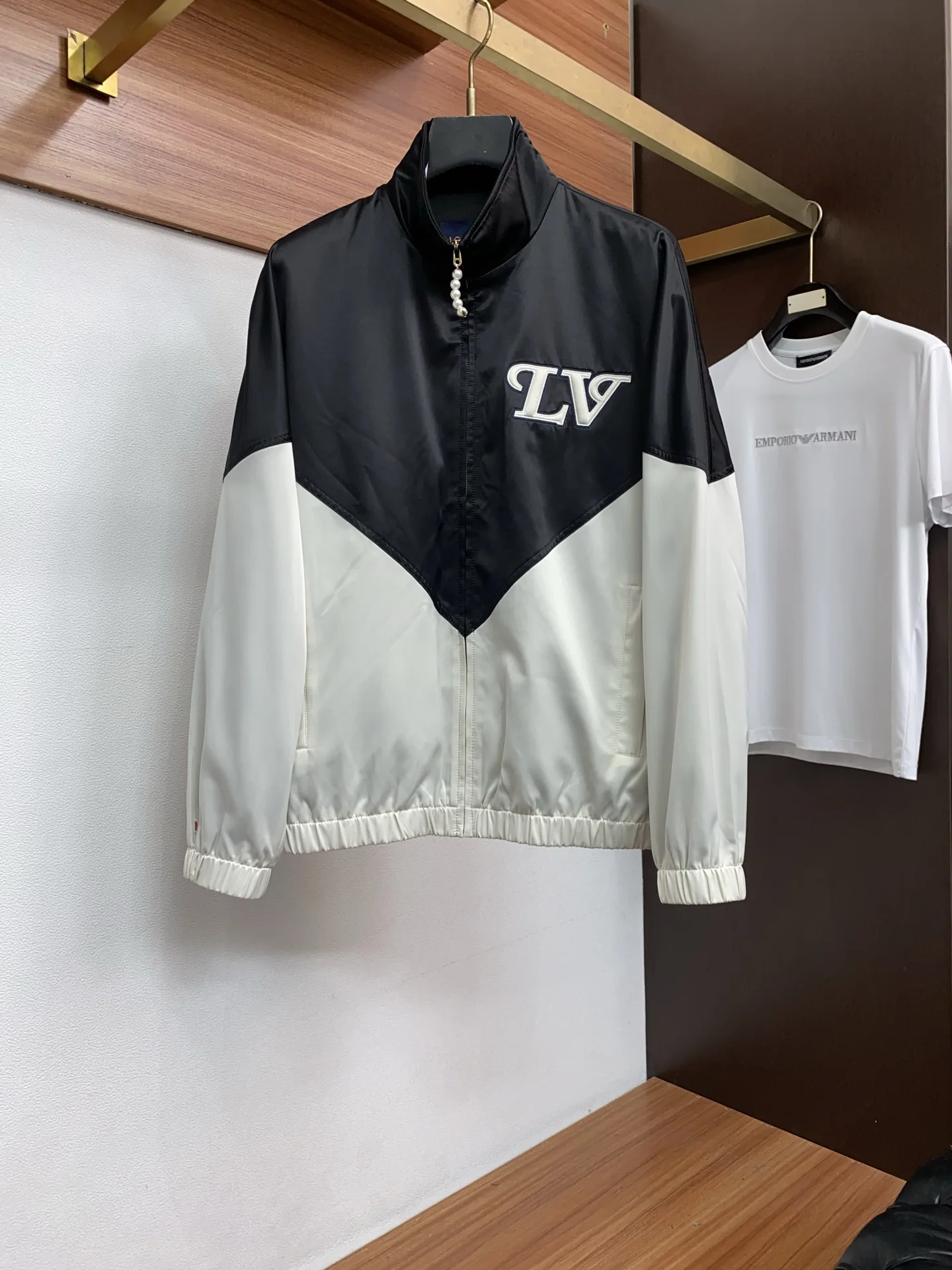 LV 2026新款男士休闲定制夹克外套 LV 2026新款男士休闲定制夹克外套