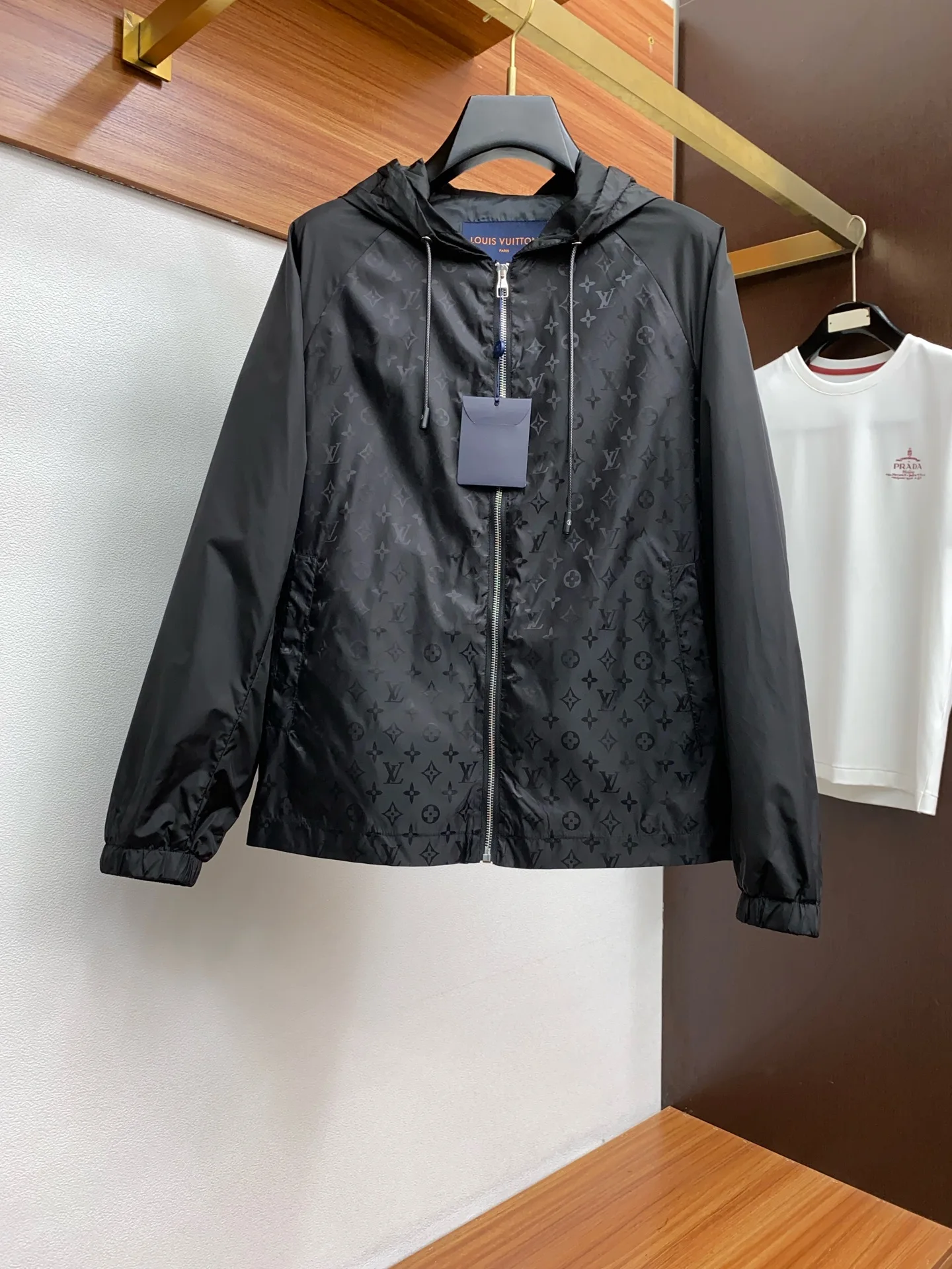 LV 2026新款男士休闲定制夹克外套 LV 2026新款男士休闲定制夹克外套