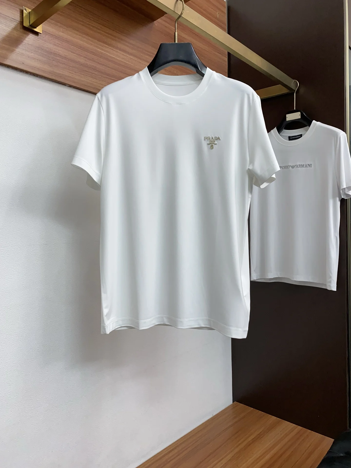普拉达 春夏新款 男士纯棉质圆领短袖T恤衫 普拉达 春夏新款 男士纯棉质圆领短袖T恤衫