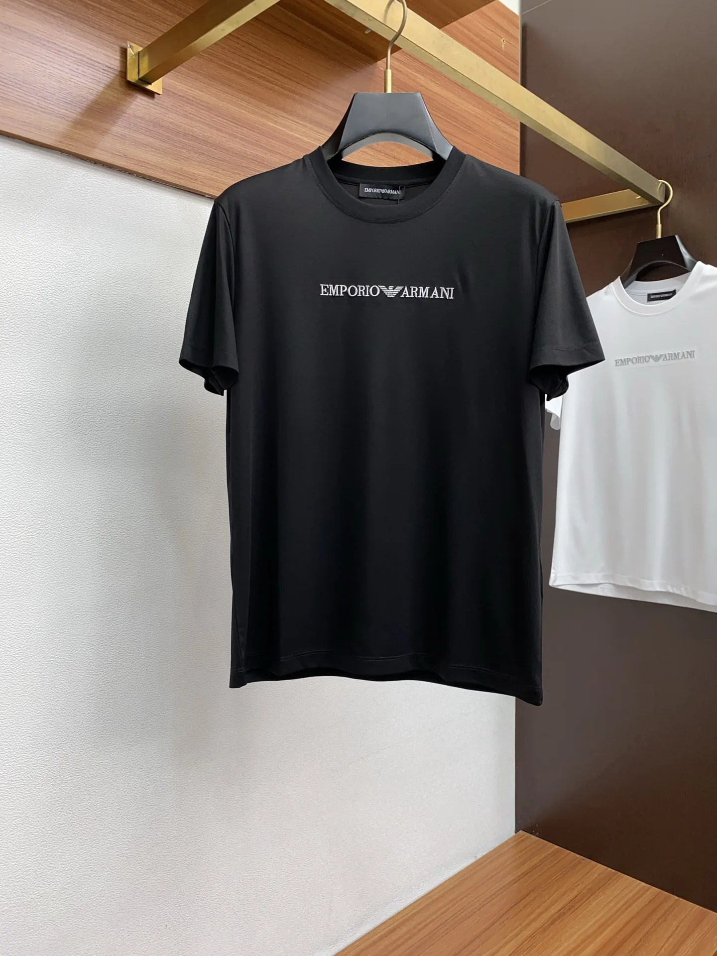 阿玛尼 春夏新款 男士纯棉质圆领短袖PoloT恤衫 阿玛尼 春夏新款 男士纯棉质圆领短袖PoloT恤衫