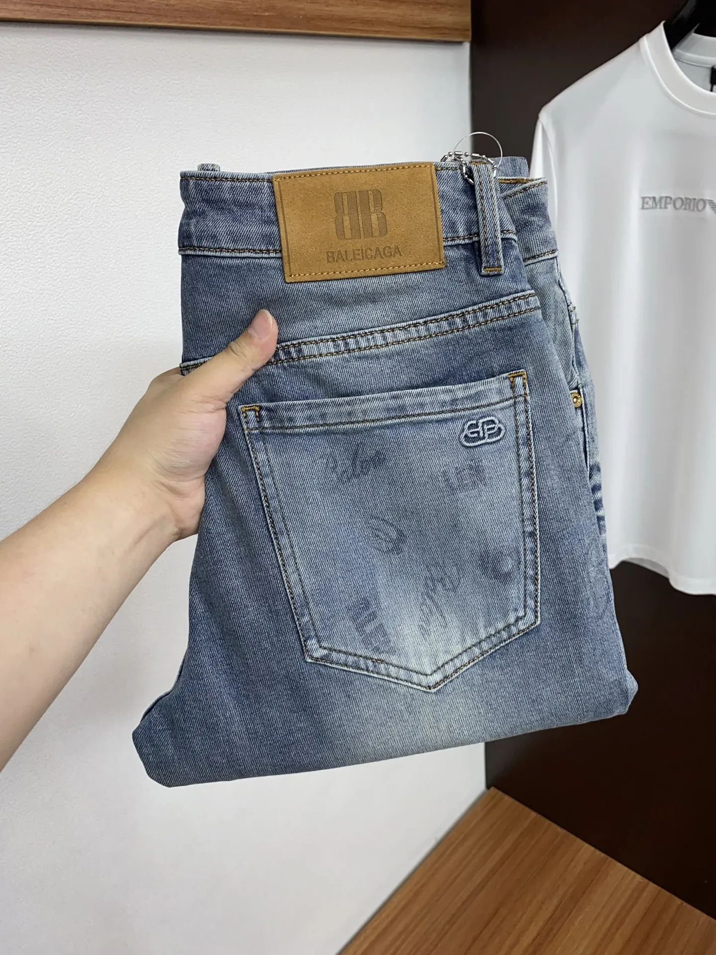 巴黎世家 2026早春最新款牛仔裤 巴黎世家 2026早春最新款牛仔裤