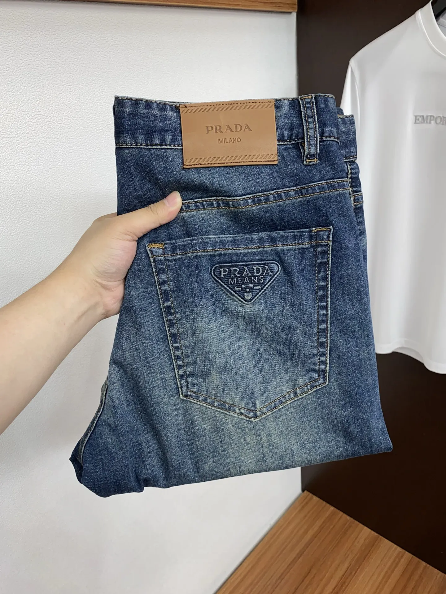 普拉达 2026ss春夏新款修身小直筒牛仔裤 普拉达 2026ss春夏新款修身小直筒牛仔裤