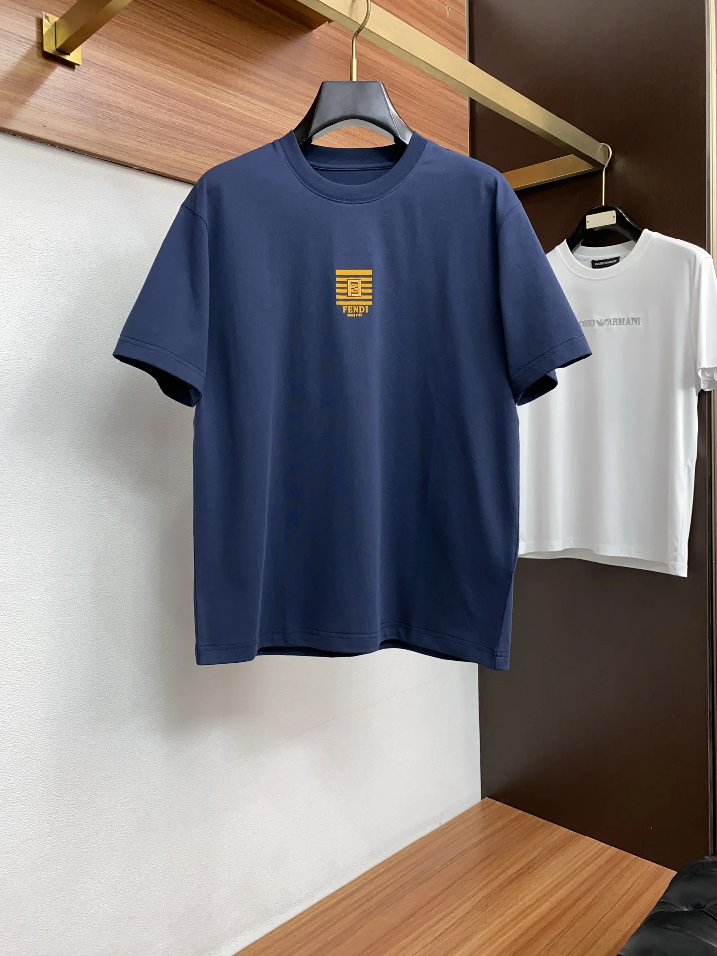 芬迪 春夏新款 男士纯棉质圆领短袖T恤衫 芬迪 春夏新款 男士纯棉质圆领短袖T恤衫