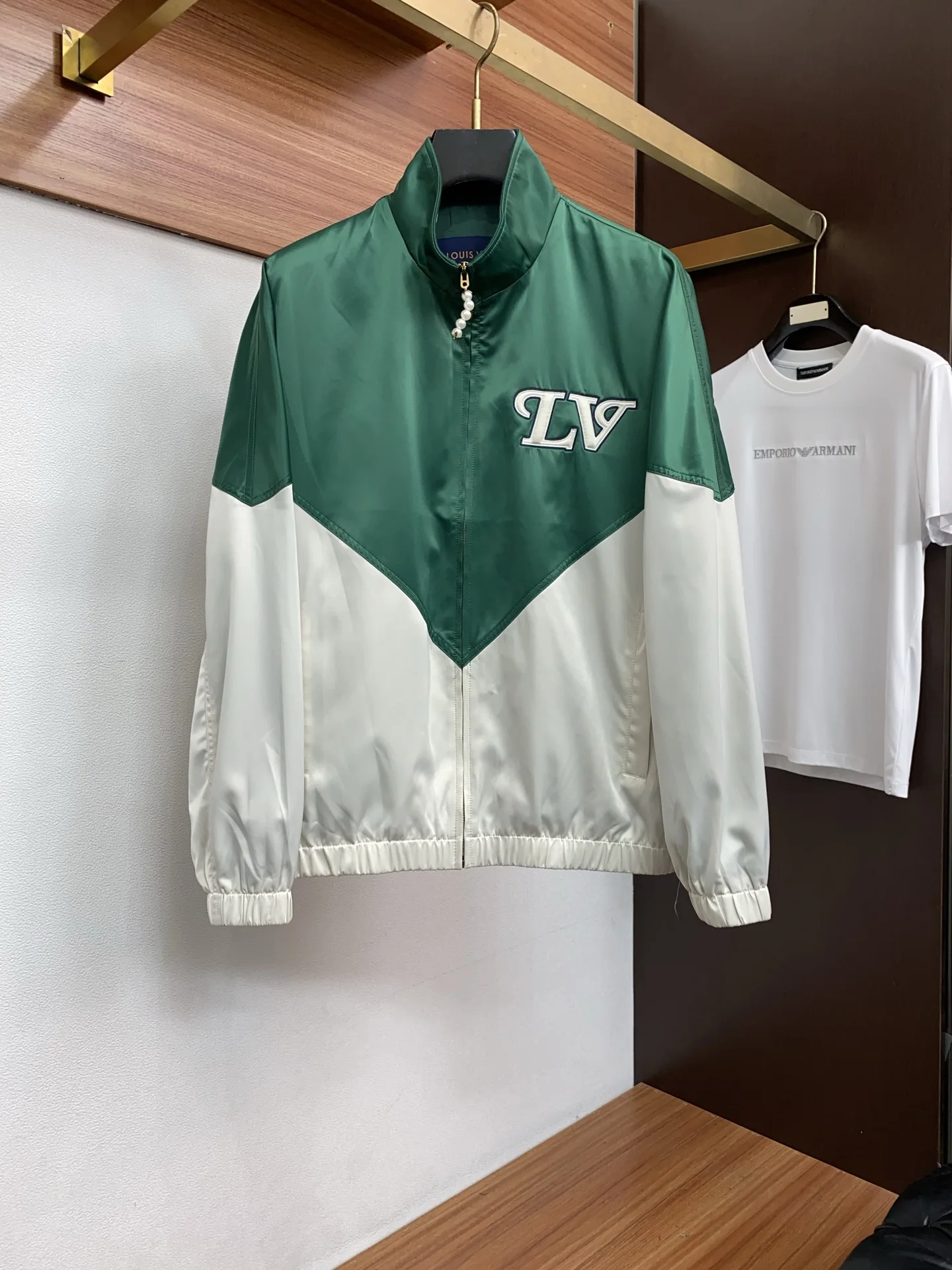 LV 2026新款男士休闲定制夹克外套 LV 2026新款男士休闲定制夹克外套