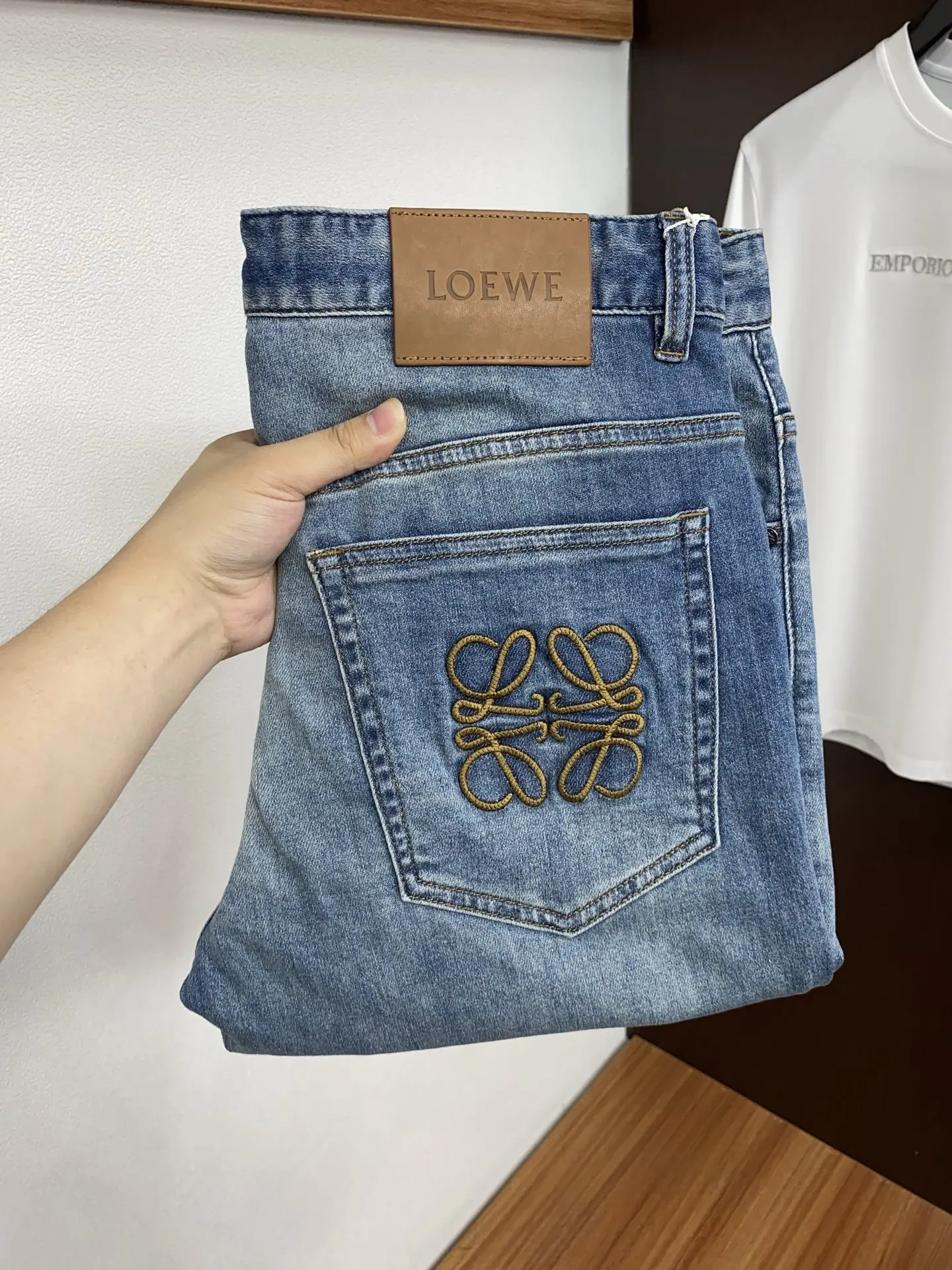 罗意威 2026ss春夏新款修身小直筒牛仔裤 罗意威 2026ss春夏新款修身小直筒牛仔裤