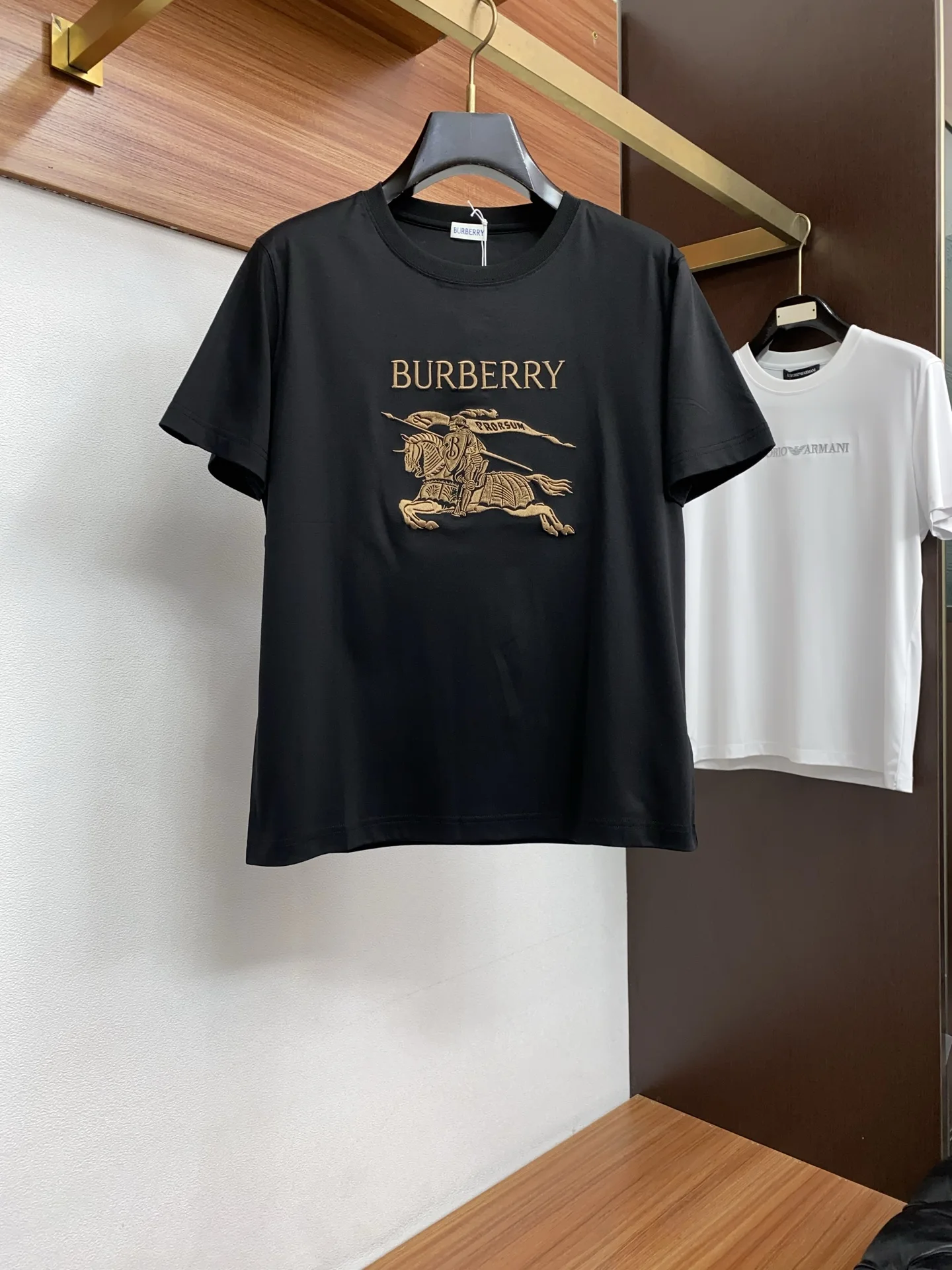 巴宝莉 2026新款百搭短袖 巴宝莉 2026新款百搭短袖