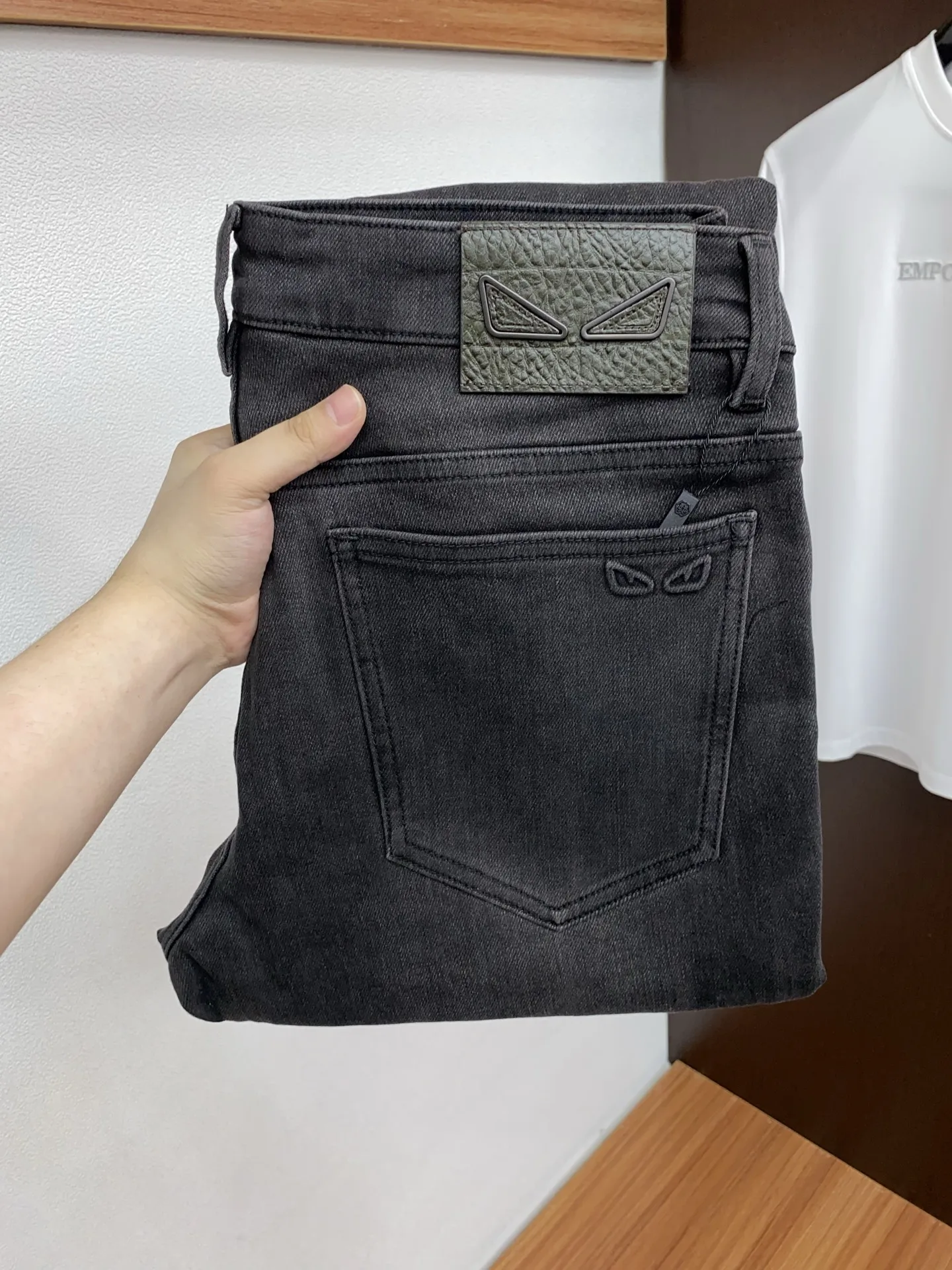 芬迪 2026早春最新款牛仔裤 芬迪 2026早春最新款牛仔裤