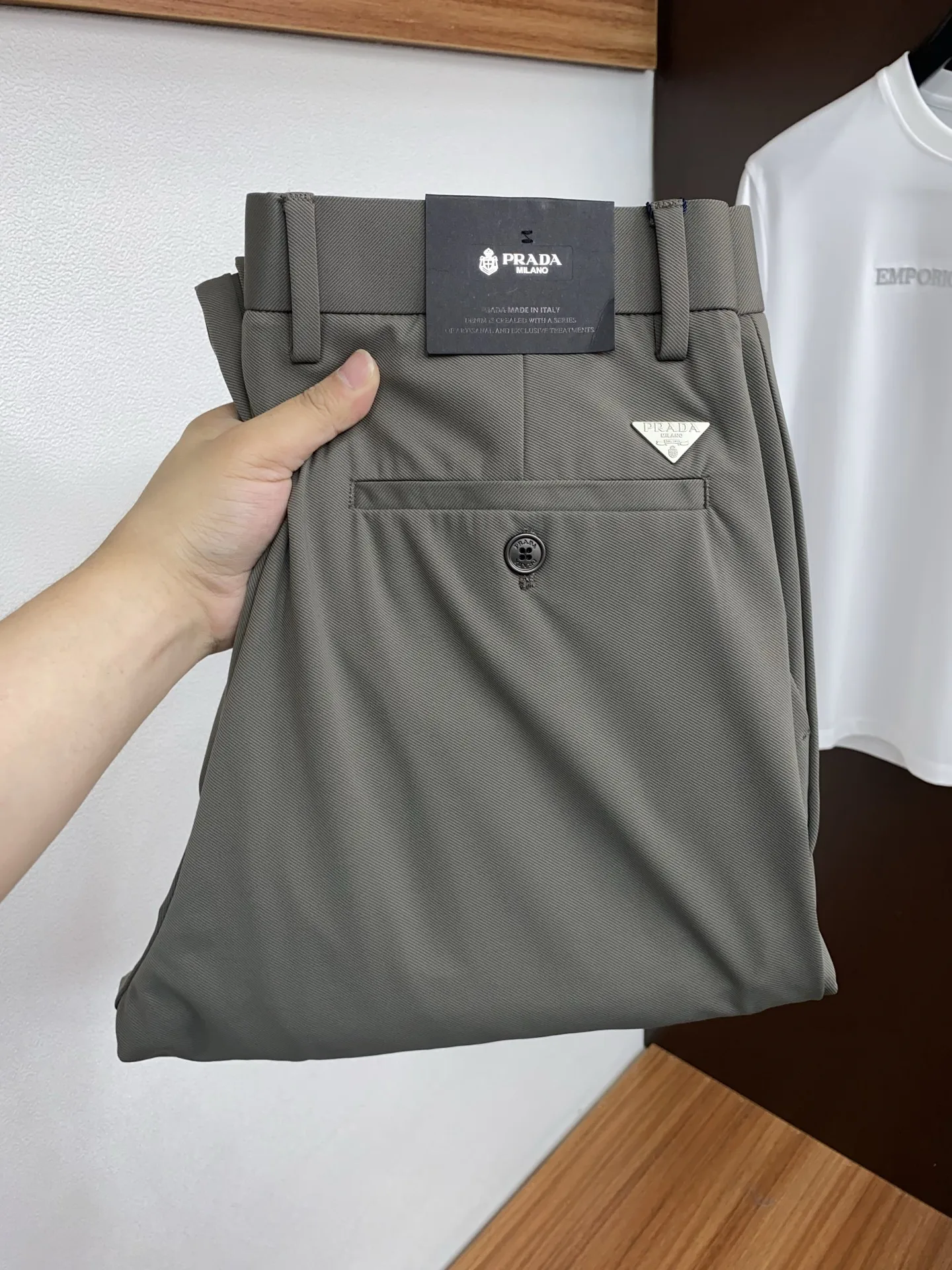 普拉达 26早春新品 男士西装休闲西裤 普拉达 26早春新品 男士西装休闲西裤