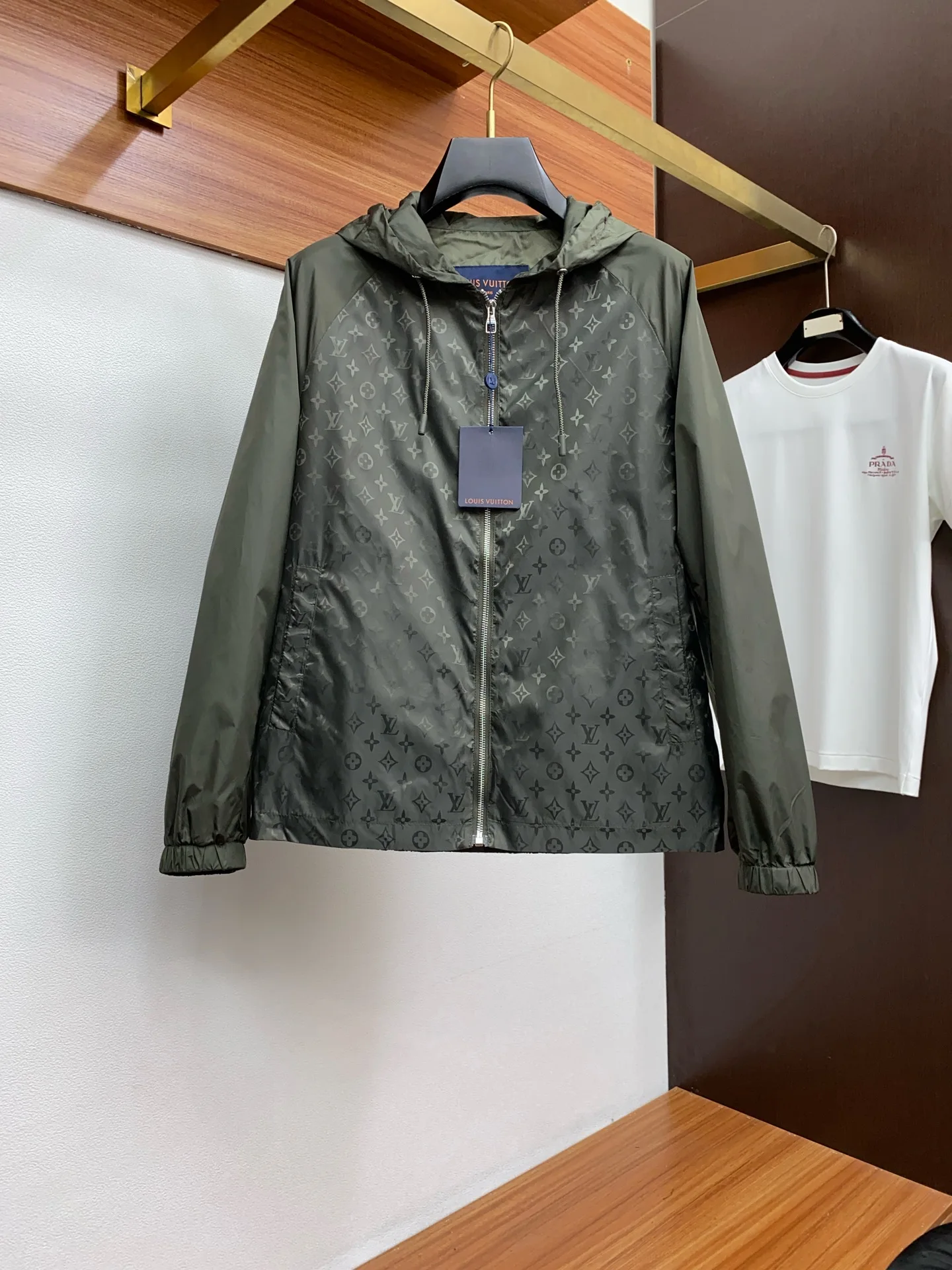 LV 2026新款男士休闲定制夹克外套 LV 2026新款男士休闲定制夹克外套