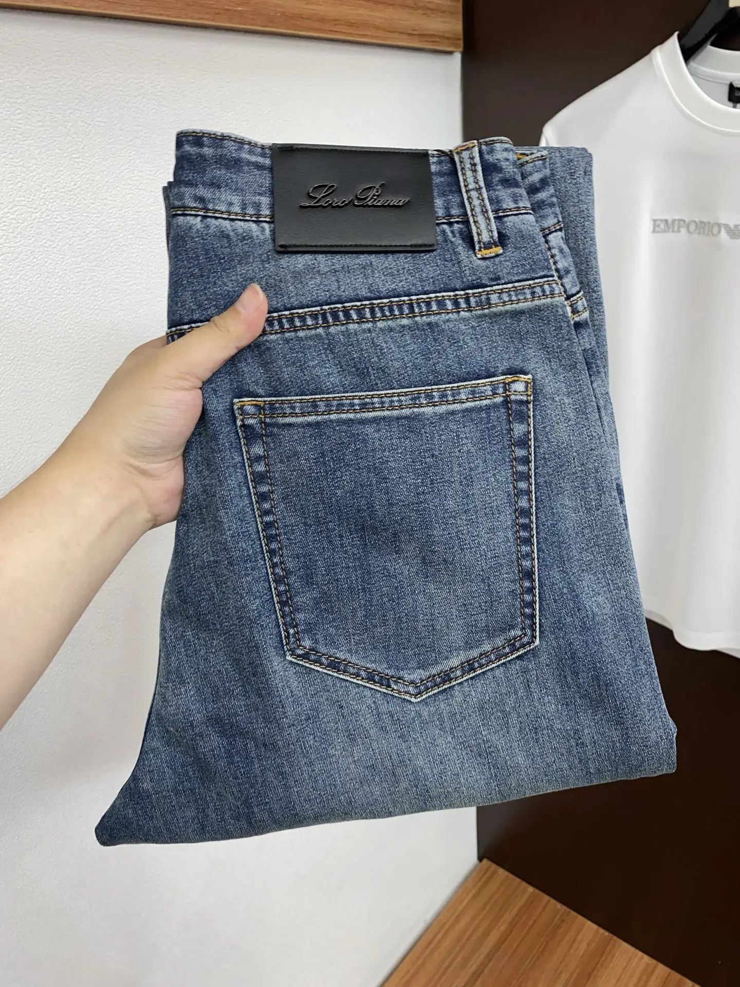 诺悠翩雅 2026ss春夏新款修身小直筒牛仔裤 诺悠翩雅 2026ss春夏新款修身小直筒牛仔裤