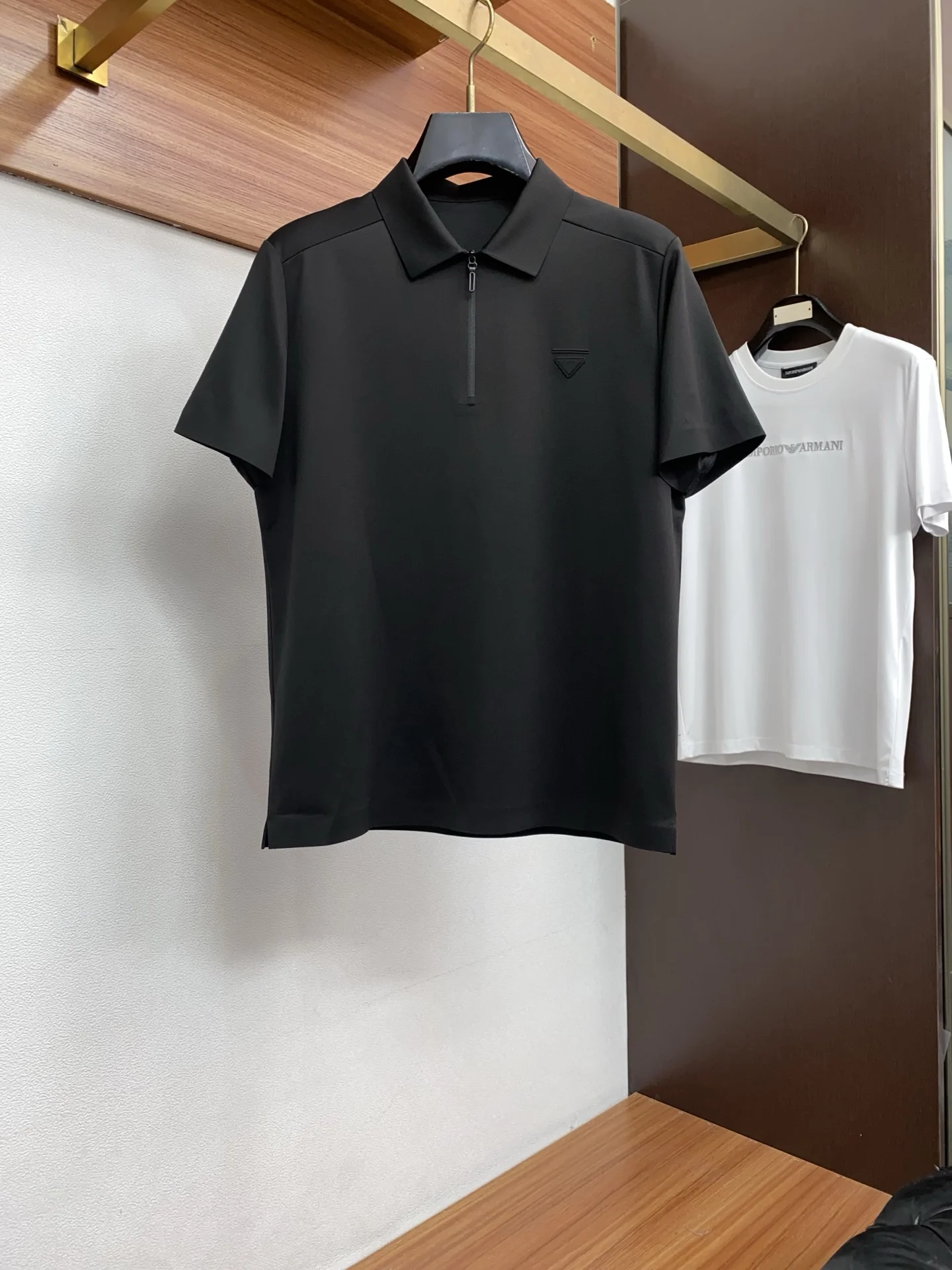 普拉达 2026s经典时尚翻领 Polo衫短袖 普拉达 2026s经典时尚翻领 Polo衫短袖