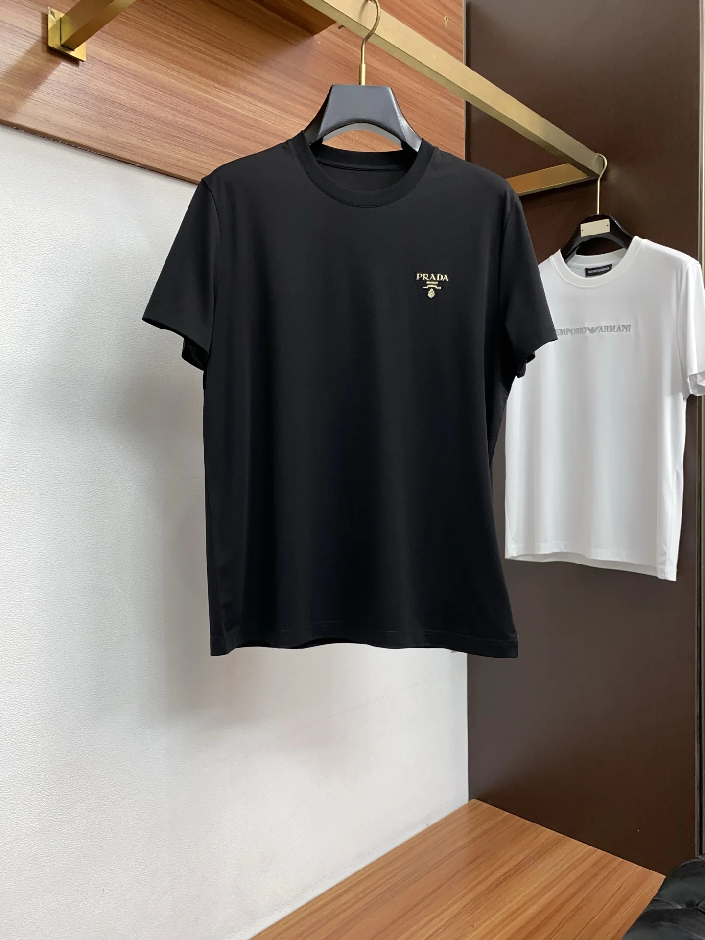 普拉达 春夏新款 男士纯棉质圆领短袖T恤衫 普拉达 春夏新款 男士纯棉质圆领短袖T恤衫