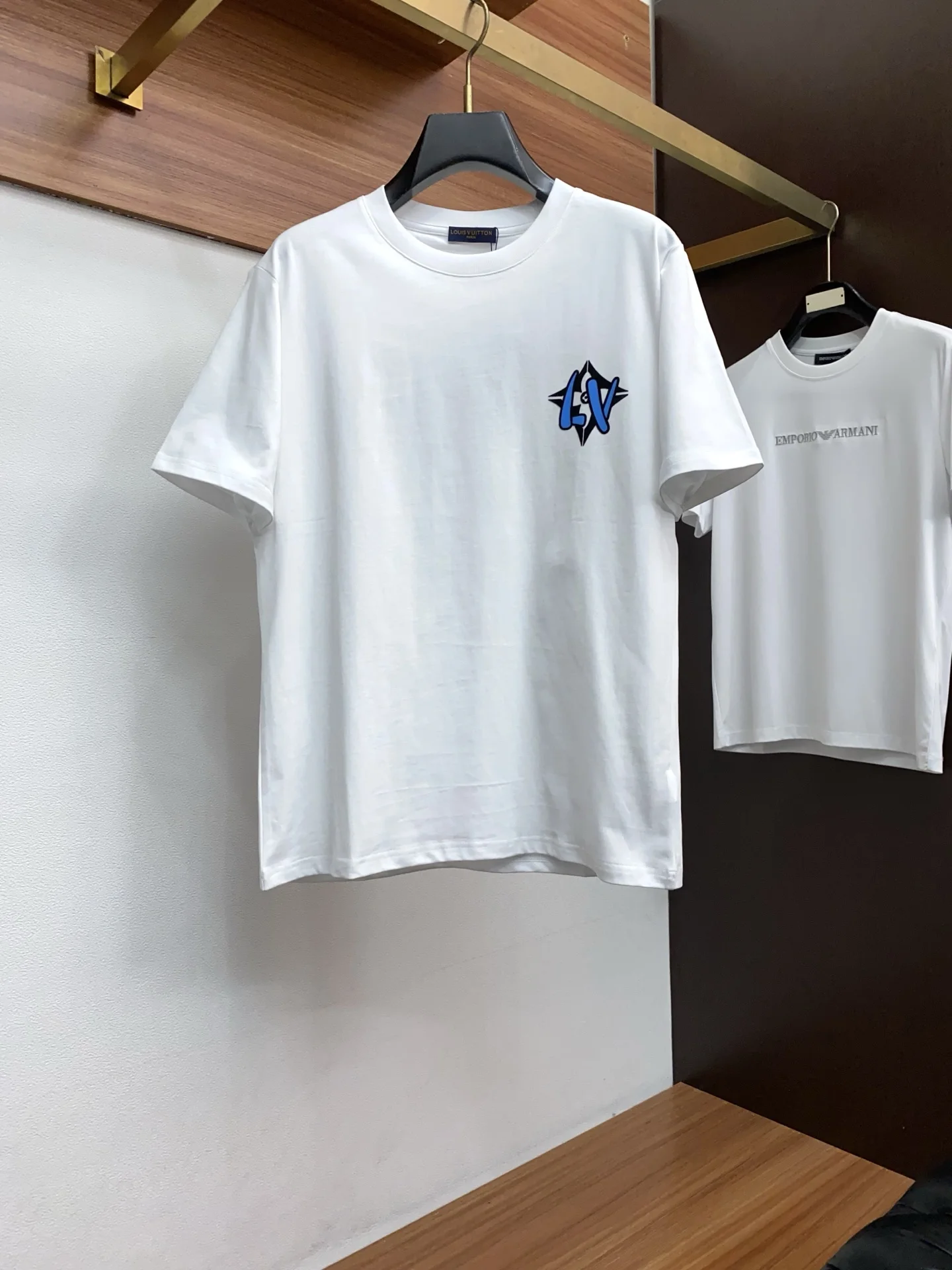 LV 26SS春夏新款 纯棉质圆领短袖 LV 26SS春夏新款 纯棉质圆领短袖