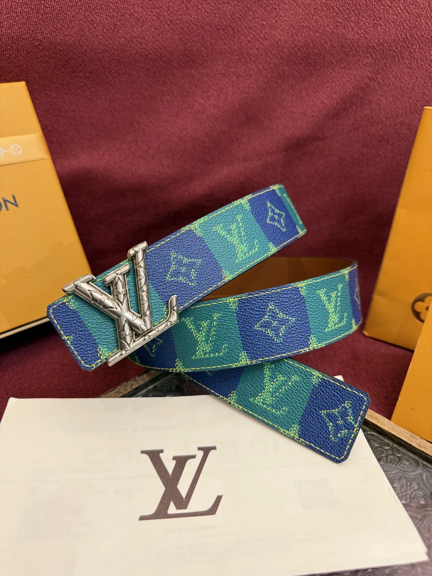 LV 经典压印双面男士腰带 LV 经典压印双面男士腰带