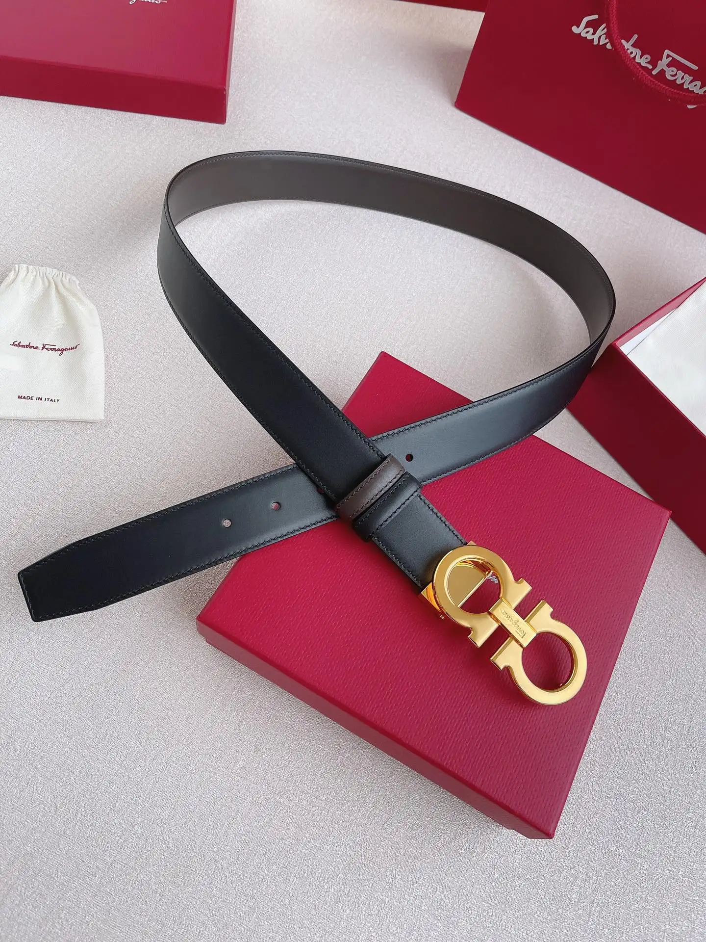 菲拉格慕 高级定制款双面进口男士牛皮带 菲拉格慕 高级定制款双面进口男士牛皮带