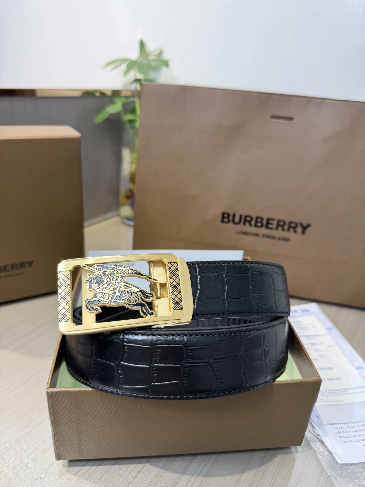 巴宝莉 进口小牛皮男士腰带 巴宝莉 进口小牛皮男士腰带